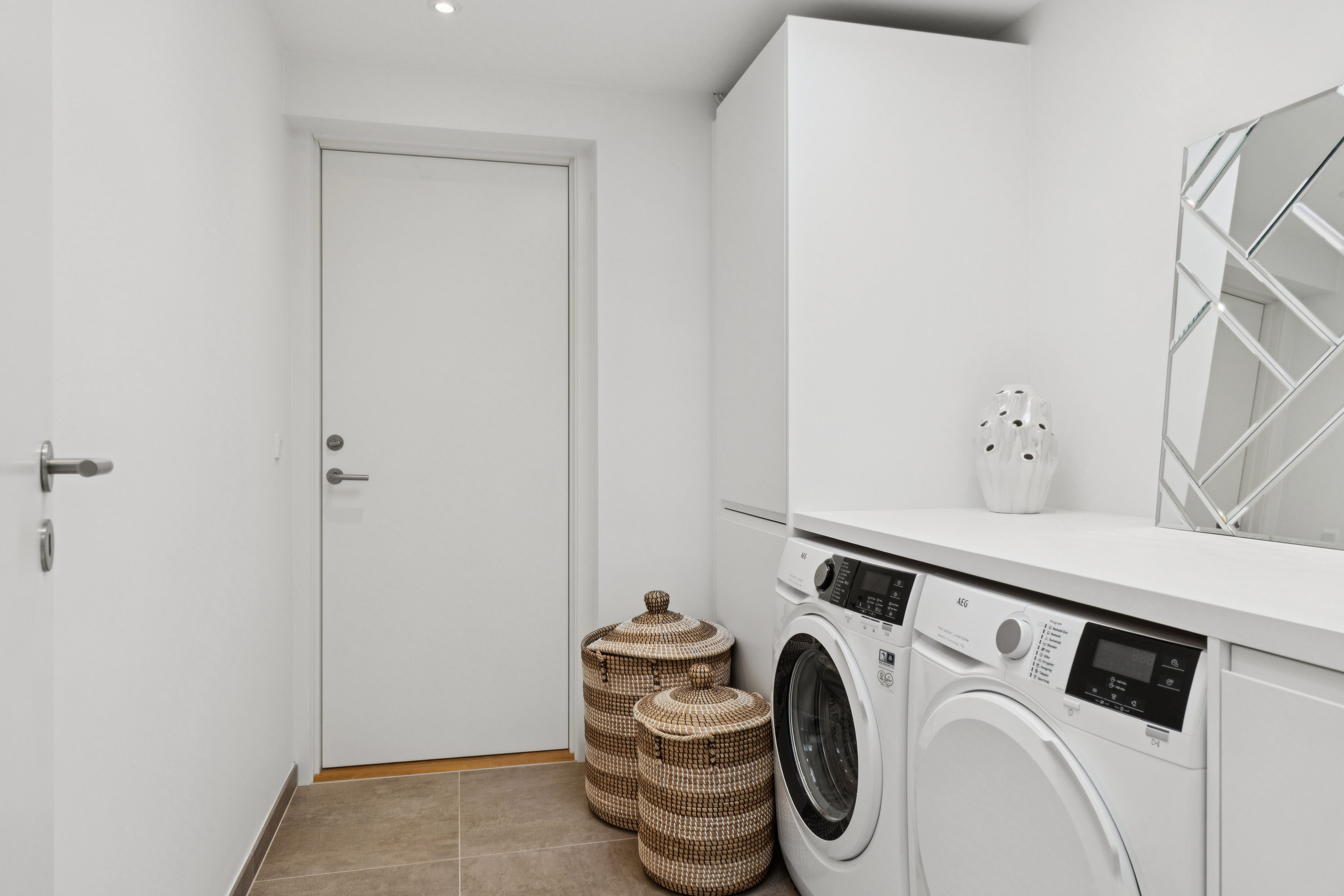 Fremhævet  billede i fuldskærmstilstand. Billede af Hellevangen 34, Gug, 9210 Aalborg SØ