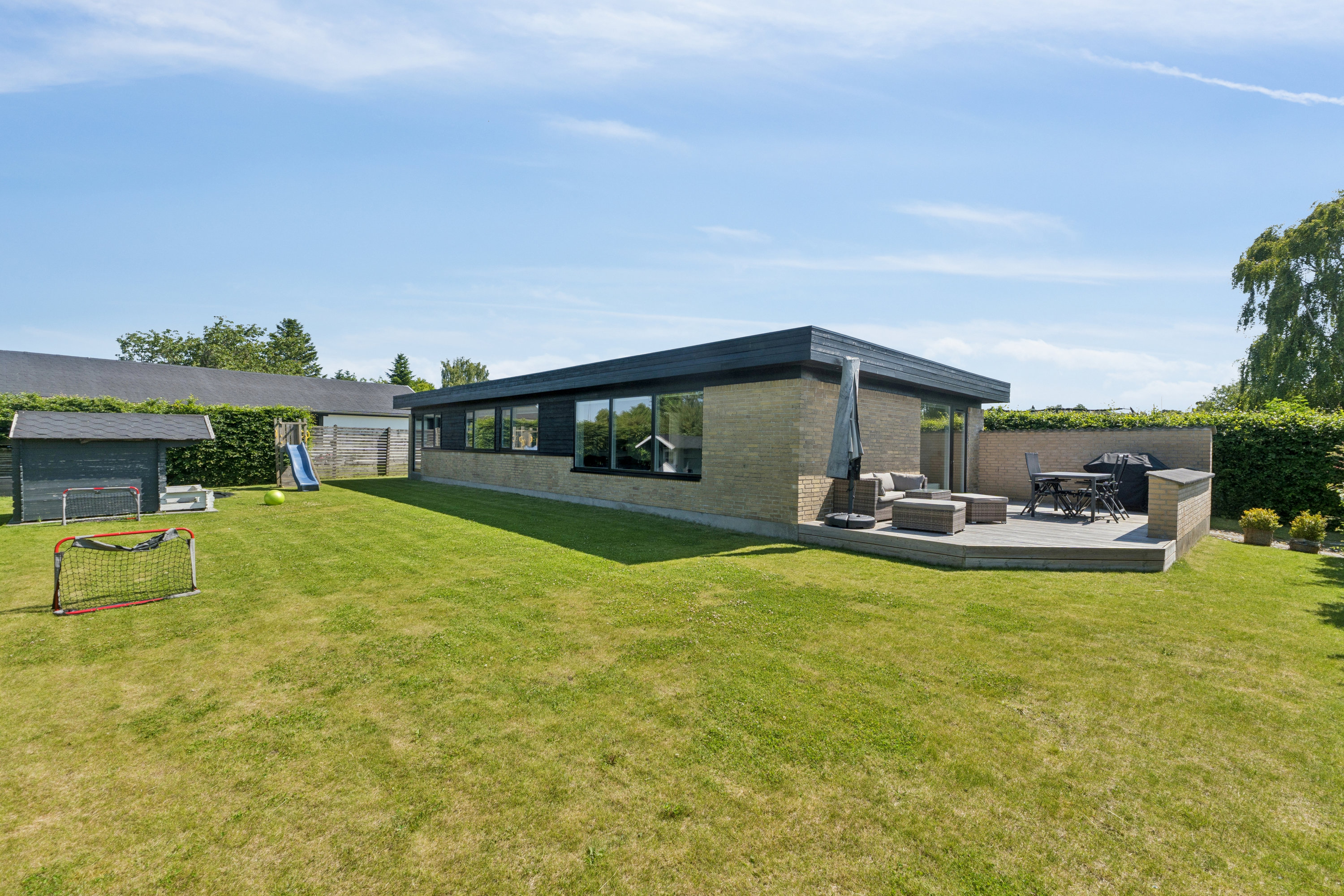 Fremhævet  billede i fuldskærmstilstand. Billede af Hellevangen 34, Gug, 9210 Aalborg SØ