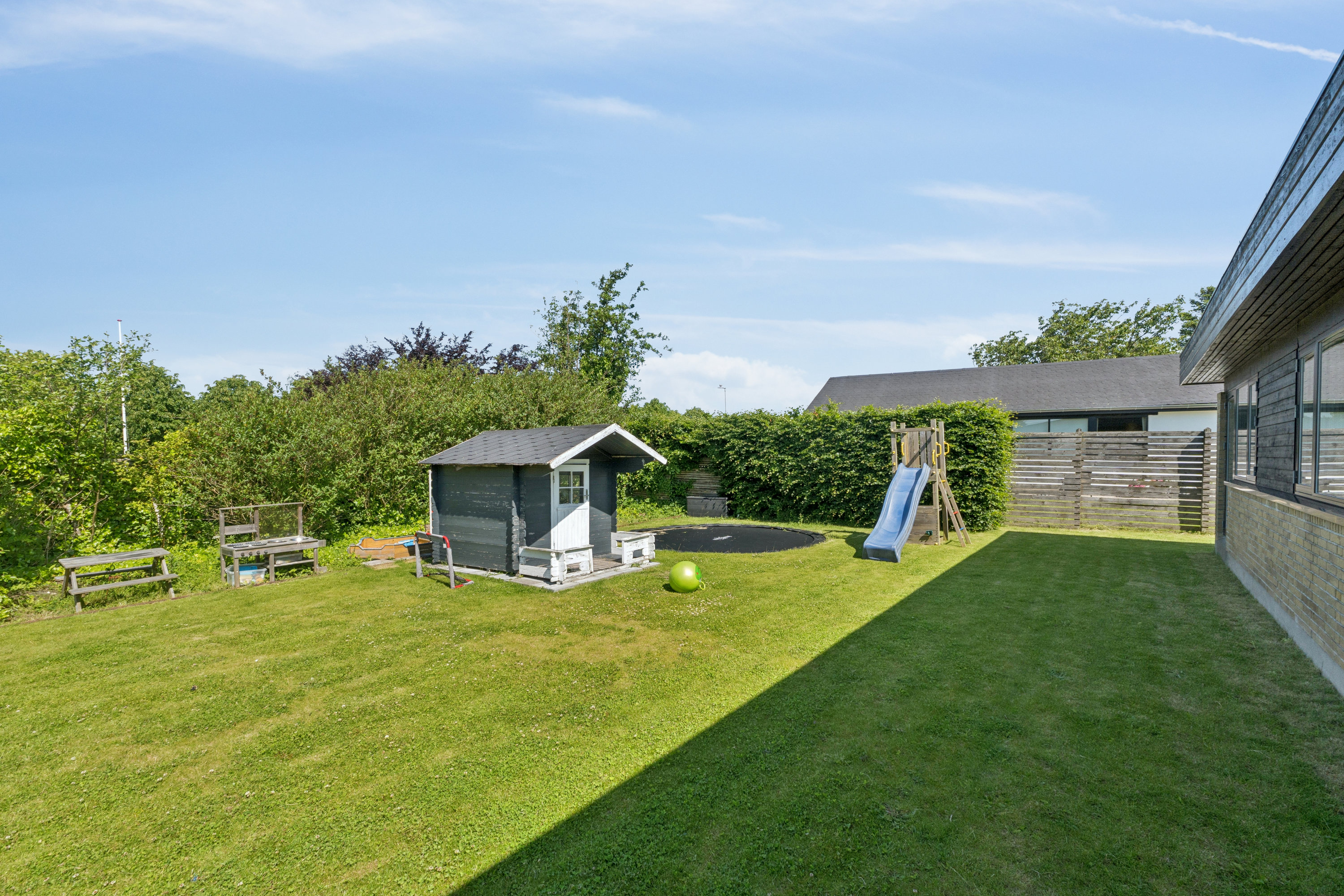 Fremhævet  billede i fuldskærmstilstand. Billede af Hellevangen 34, Gug, 9210 Aalborg SØ