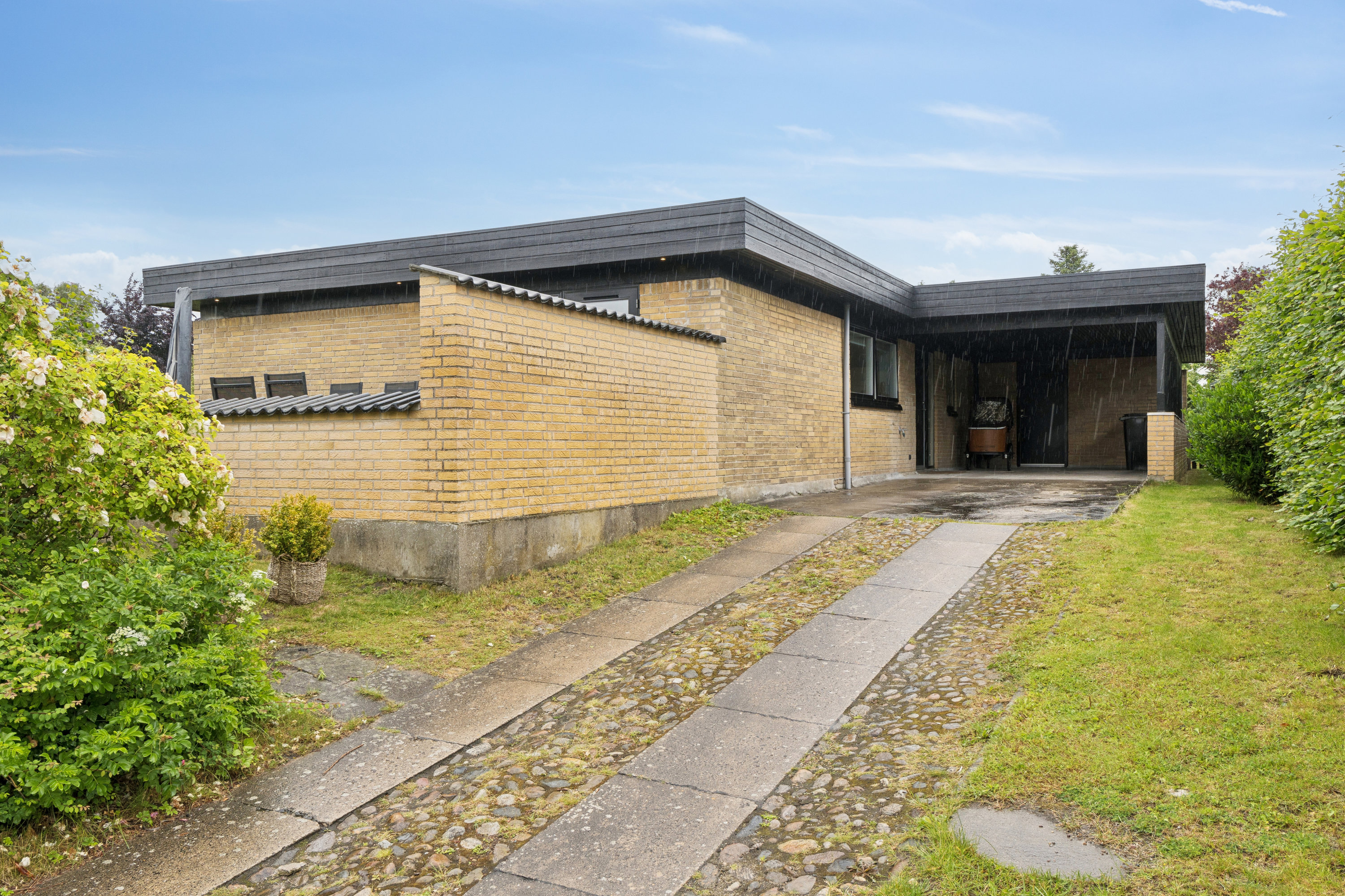 Fremhævet  billede i fuldskærmstilstand. Billede af Hellevangen 34, Gug, 9210 Aalborg SØ