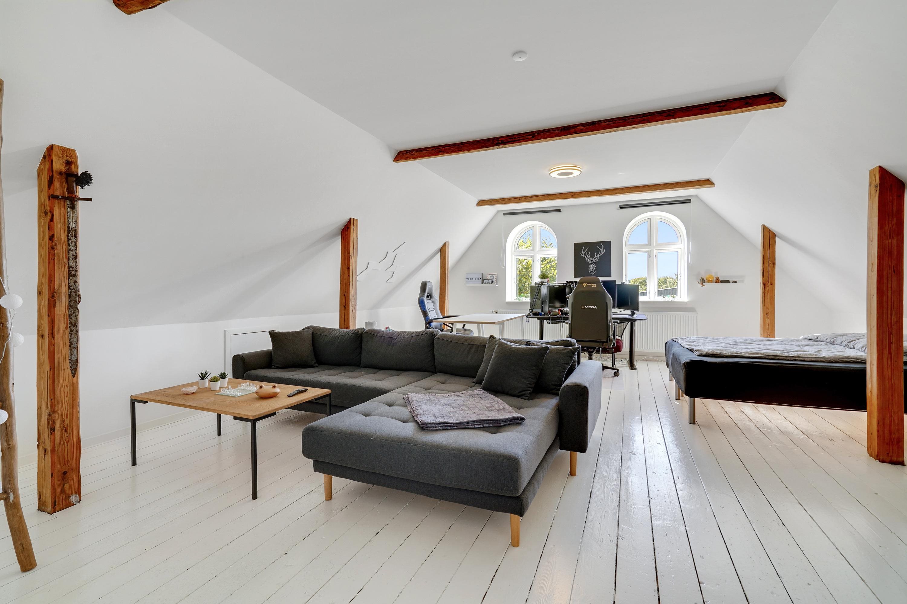 Fremhævet stue billede i fuldskærmstilstand. Billede af Bårdesøvej 98, Bårdesø, 5450 Otterup