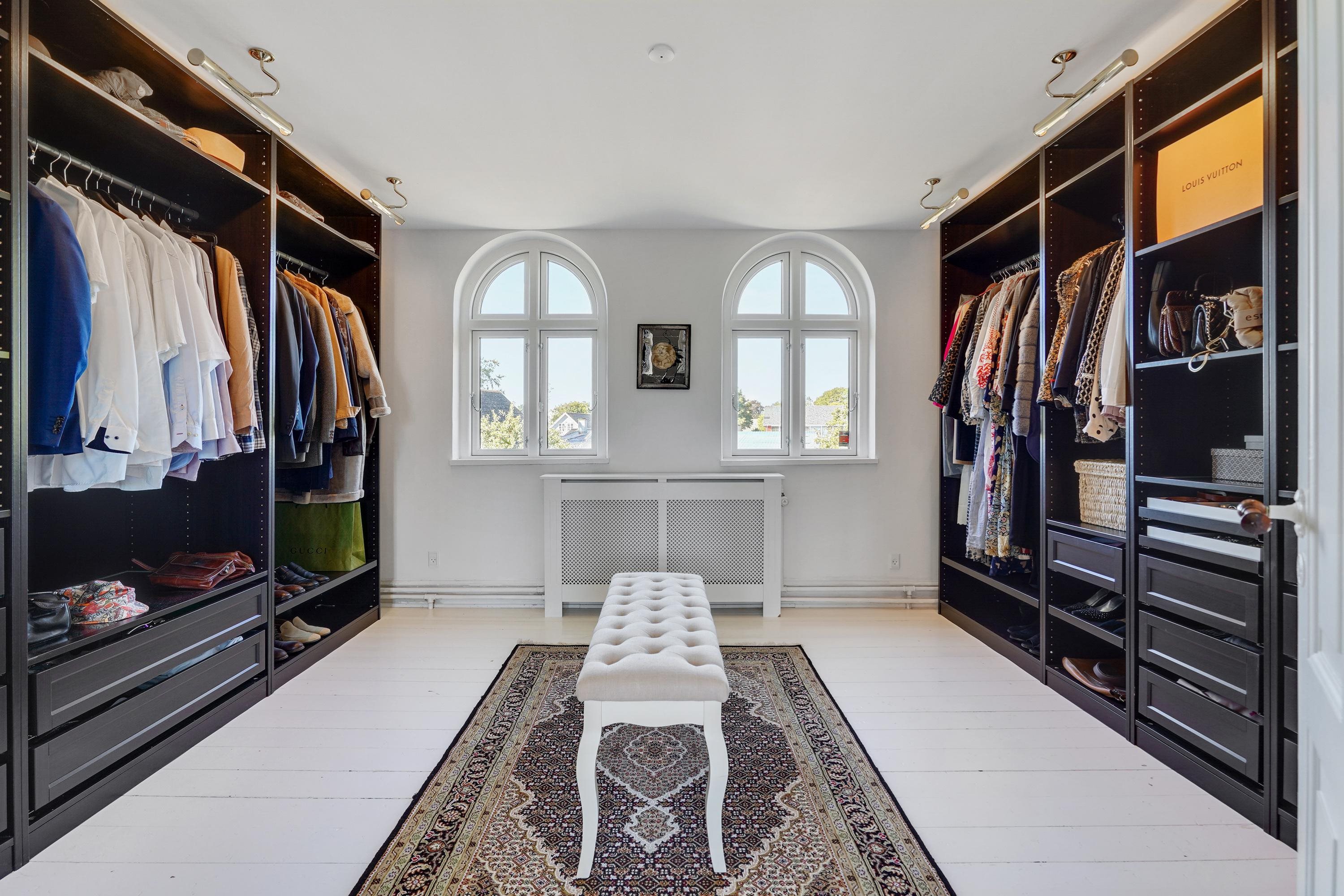 Fremhævet walkin closet billede i fuldskærmstilstand. Billede af Bårdesøvej 98, Bårdesø, 5450 Otterup