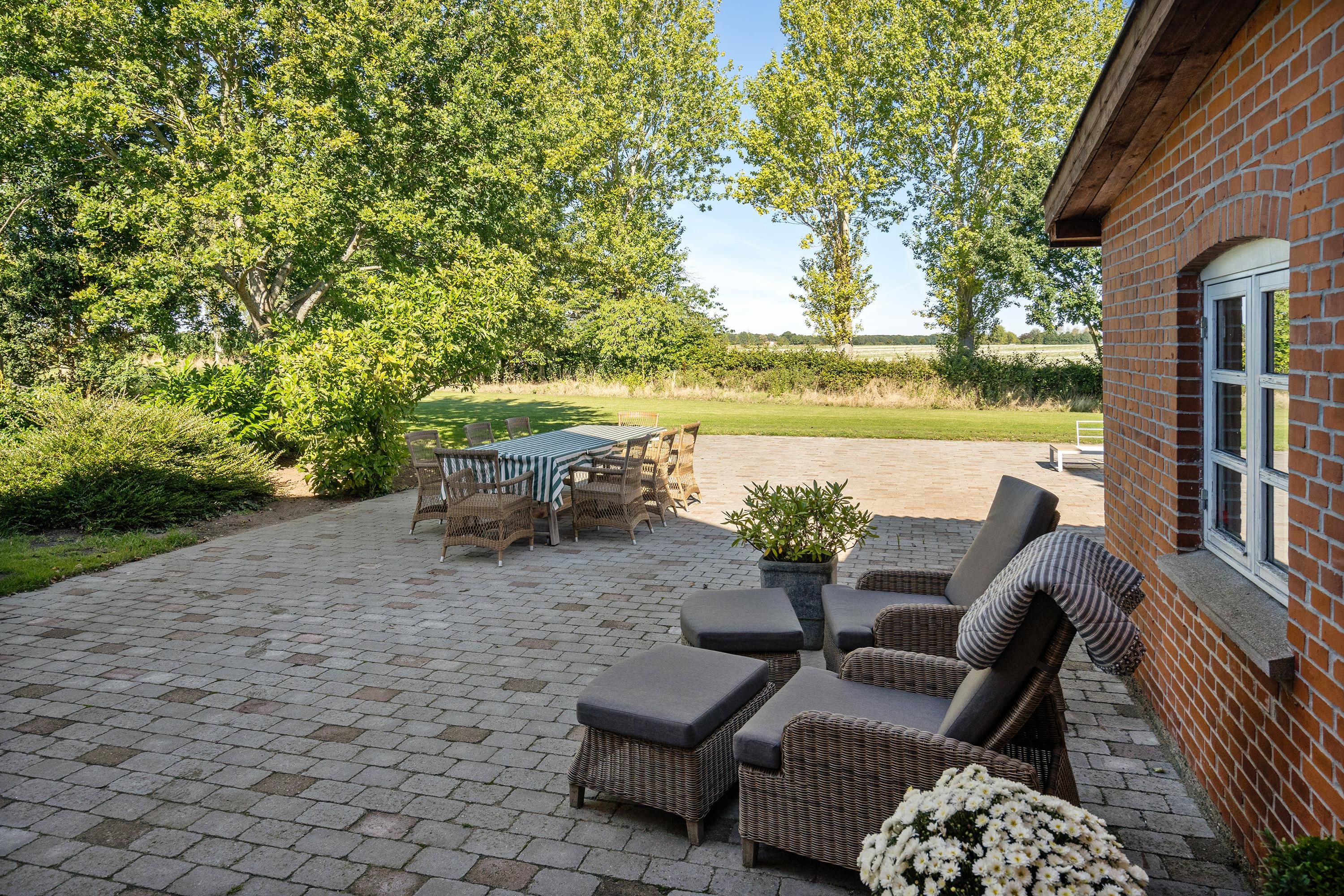 Fremhævet terrasse billede i fuldskærmstilstand. Billede af Bårdesøvej 98, Bårdesø, 5450 Otterup