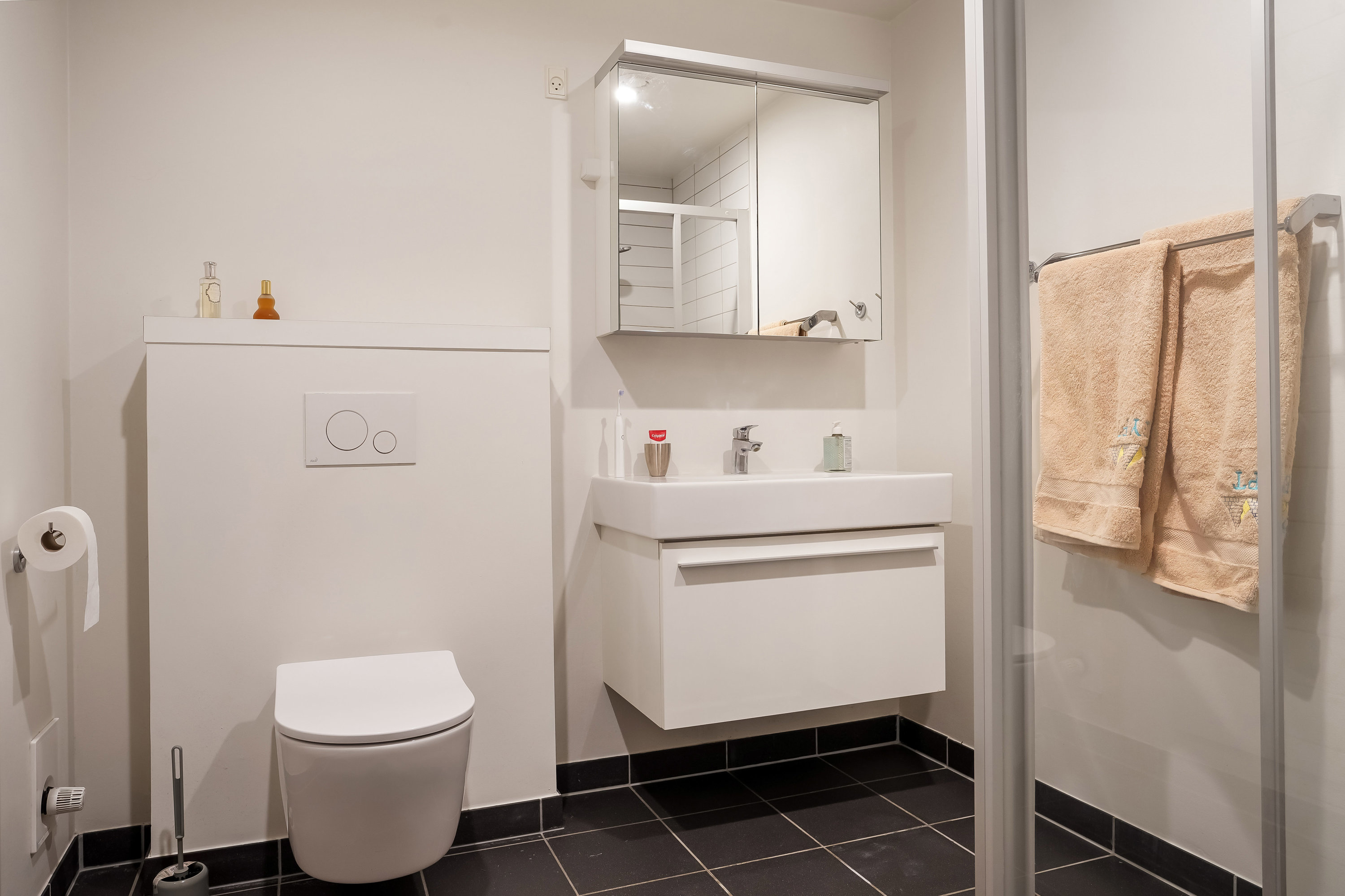 Fremhævet badeværelse billede i fuldskærmstilstand. Billede af Promenadebyen 6, 3. th., 5000 Odense C