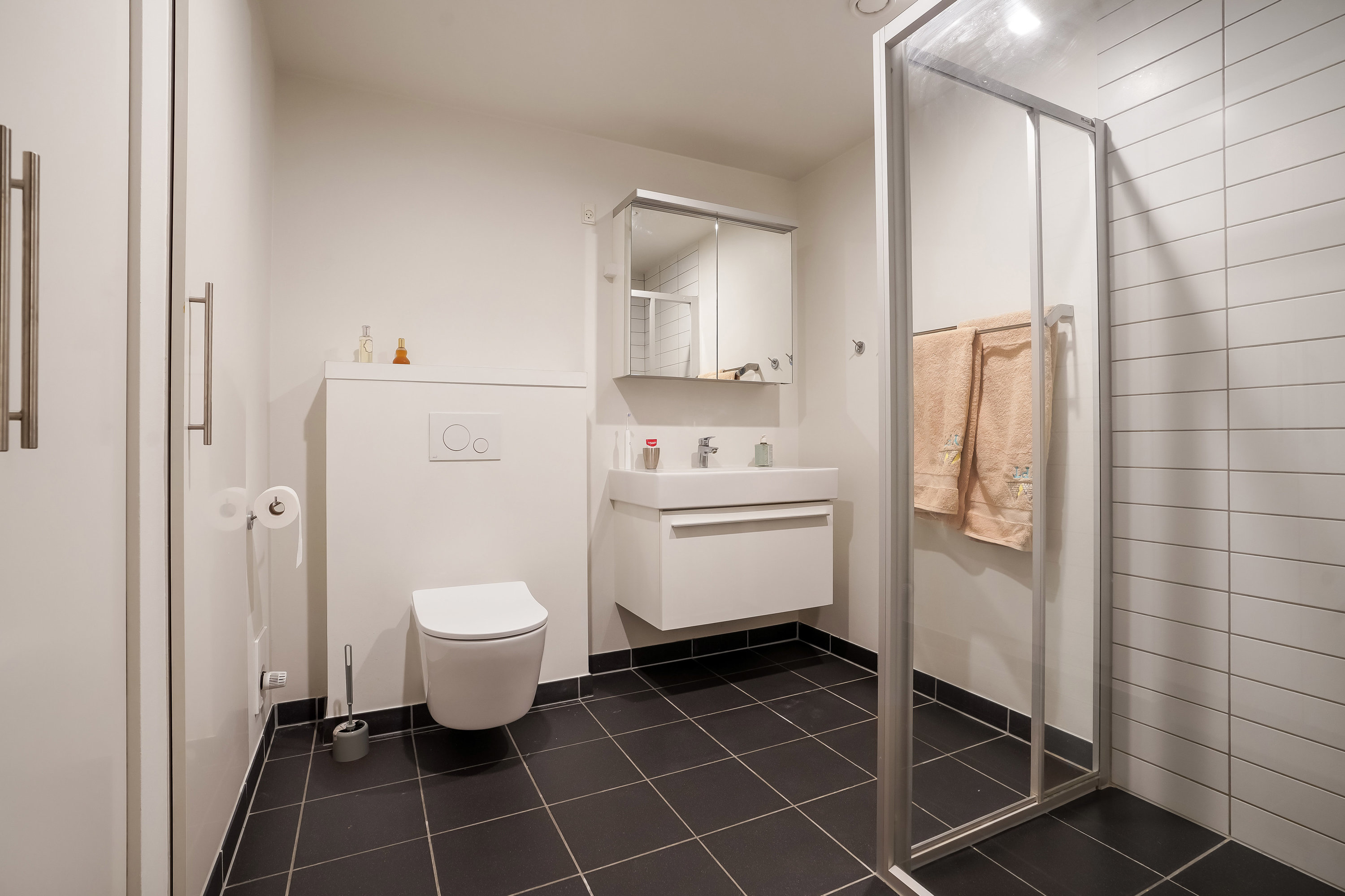 Fremhævet badeværelse billede i fuldskærmstilstand. Billede af Promenadebyen 6, 3. th., 5000 Odense C