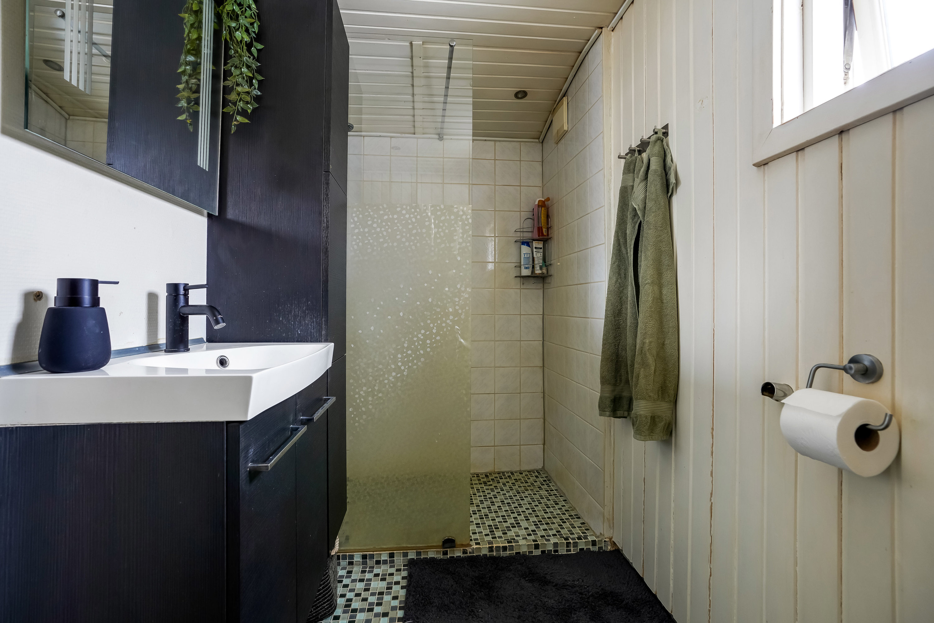 Fremhævet badeværelse billede i fuldskærmstilstand. Billede af Myntevænget 15, 5500 Middelfart