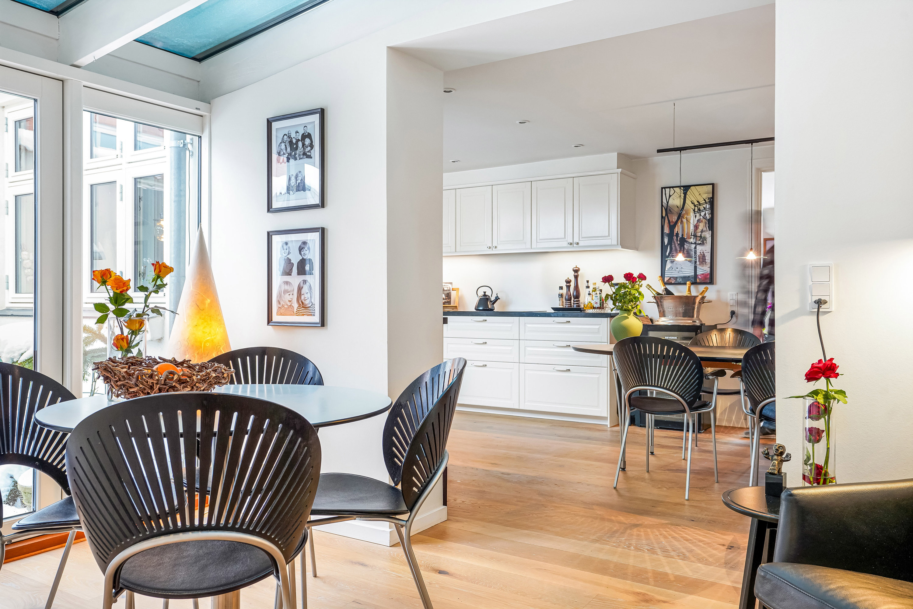 Fremhævet stue billede i fuldskærmstilstand. Billede af Hunderupvej 106, 5230 Odense M