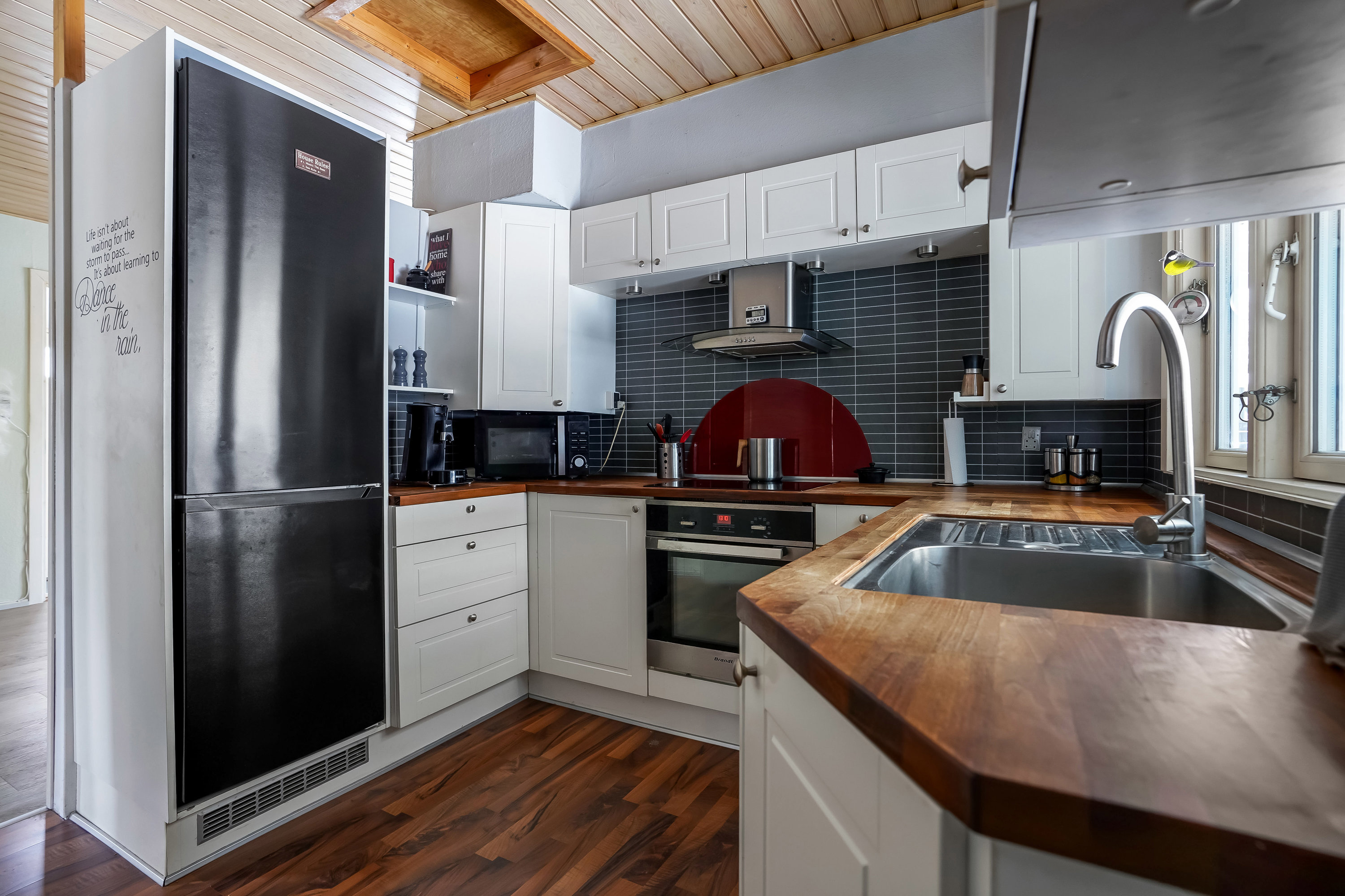 Fremhævet køkken billede i fuldskærmstilstand. Billede af Myntevænget 15, 5500 Middelfart