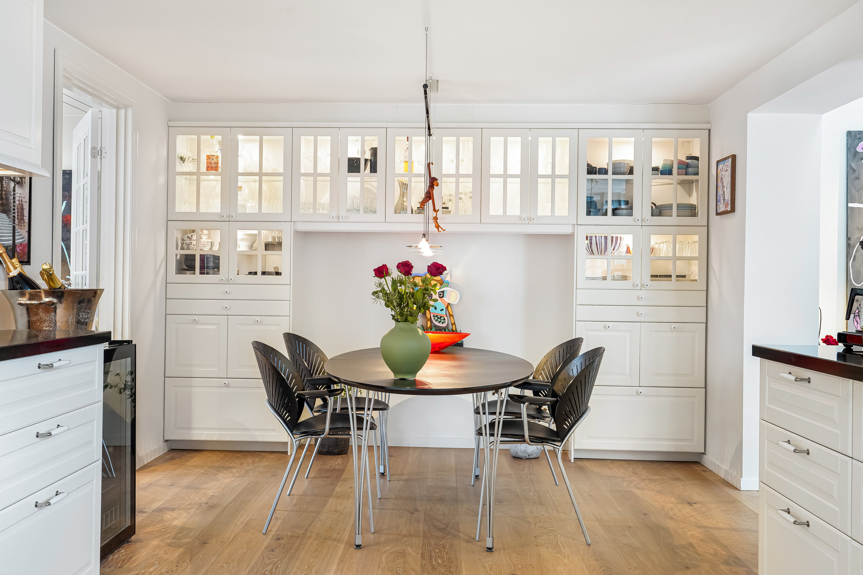 Fremhævet stue billede i fuldskærmstilstand. Billede af Hunderupvej 106, 5230 Odense M