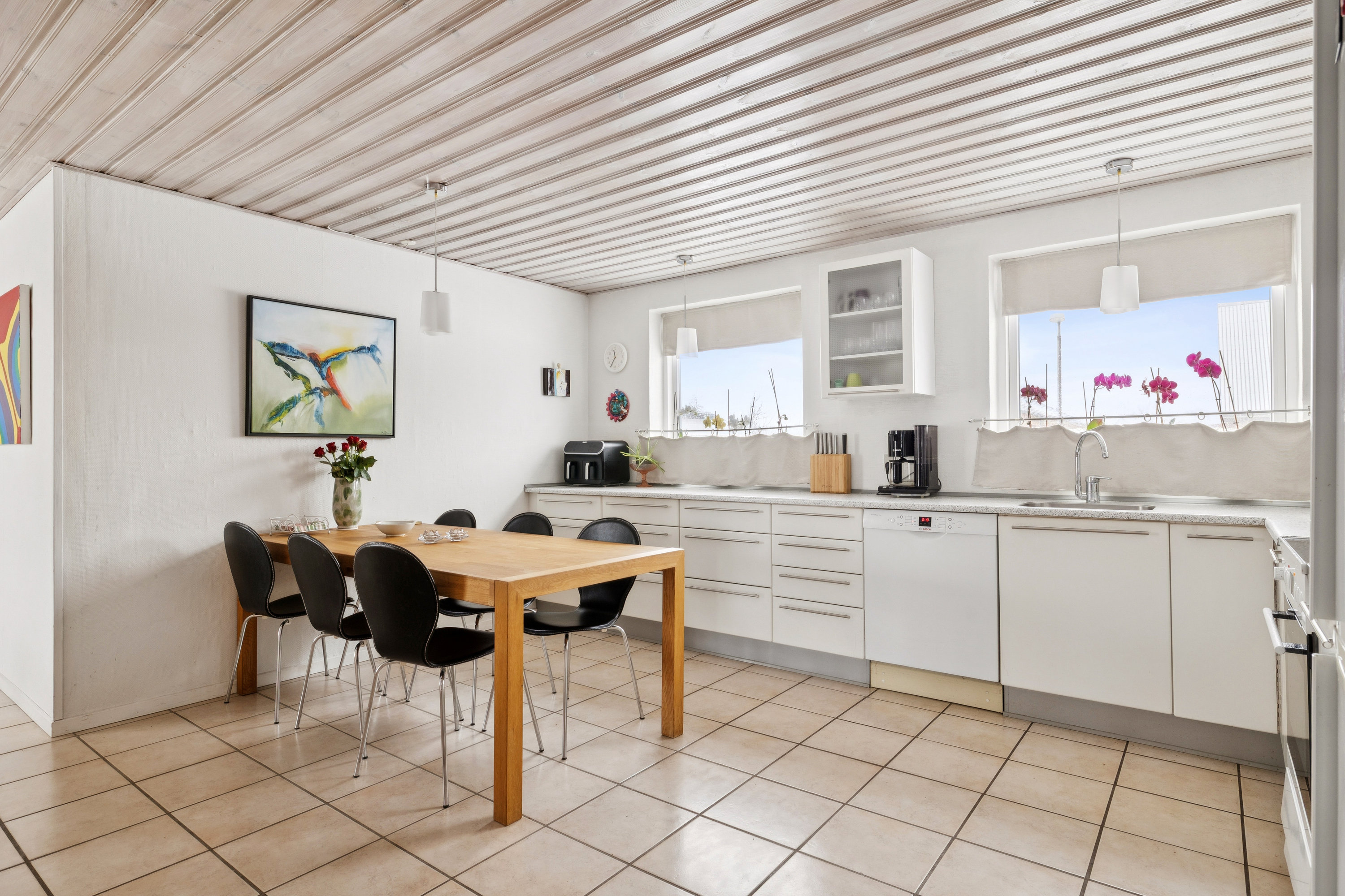 Fremhævet køkken billede i fuldskærmstilstand. Billede af Klydevej 11, Øster Hurup, 9560 Hadsund