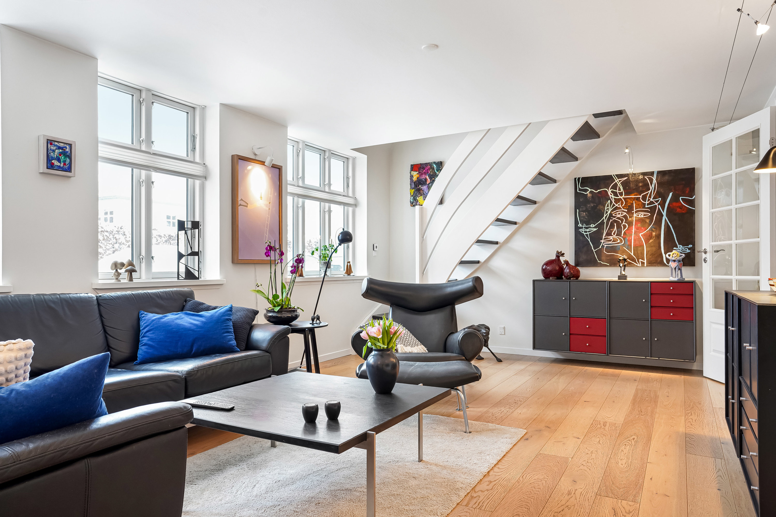 Fremhævet stue billede i fuldskærmstilstand. Billede af Hunderupvej 106, 5230 Odense M