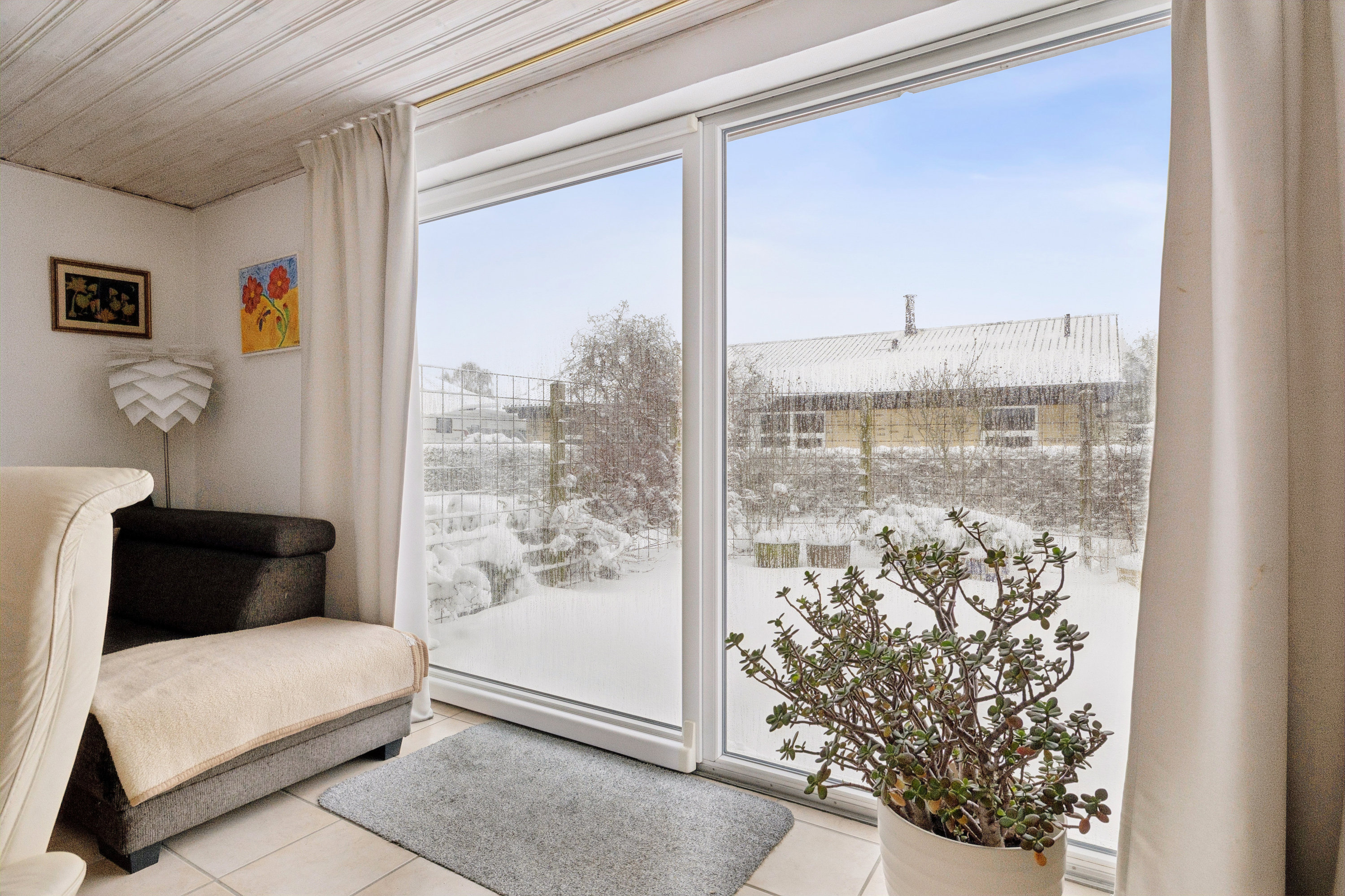 Fremhævet stue billede i fuldskærmstilstand. Billede af Klydevej 11, Øster Hurup, 9560 Hadsund