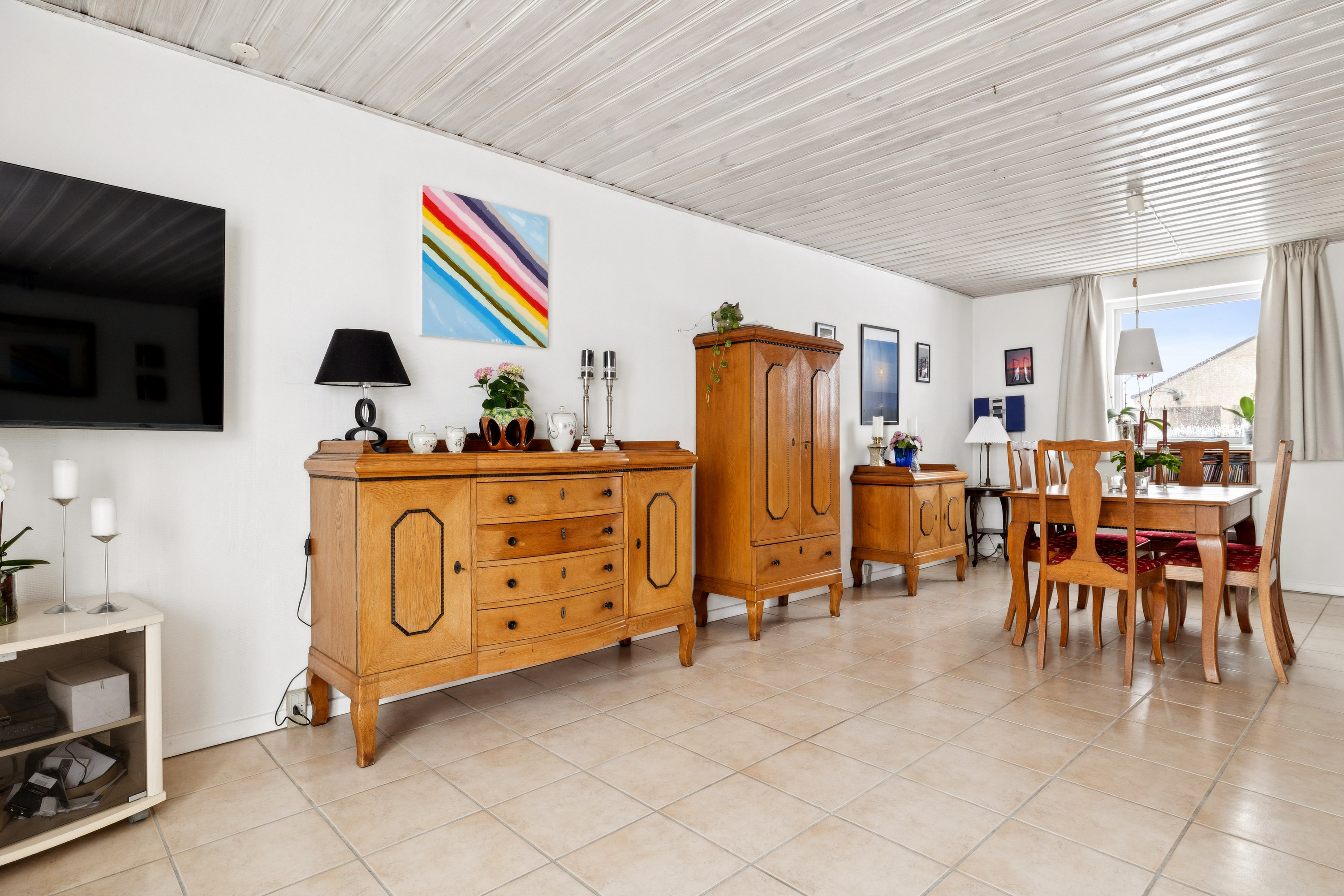 Fremhævet stue billede i fuldskærmstilstand. Billede af Klydevej 11, Øster Hurup, 9560 Hadsund