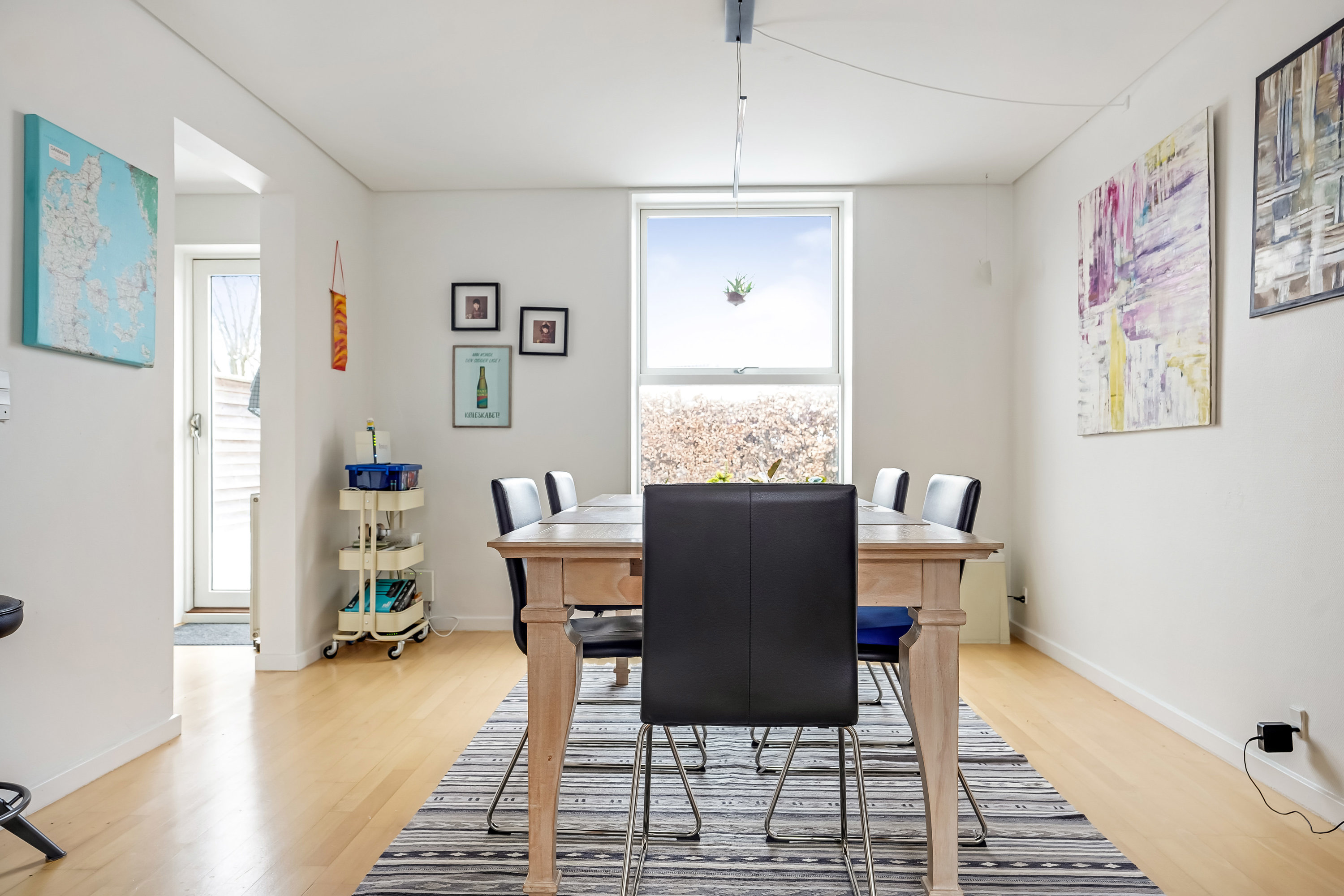 Fremhævet stue billede i fuldskærmstilstand. Billede af Neder-Holluf-Vej 30L, 5220 Odense SØ