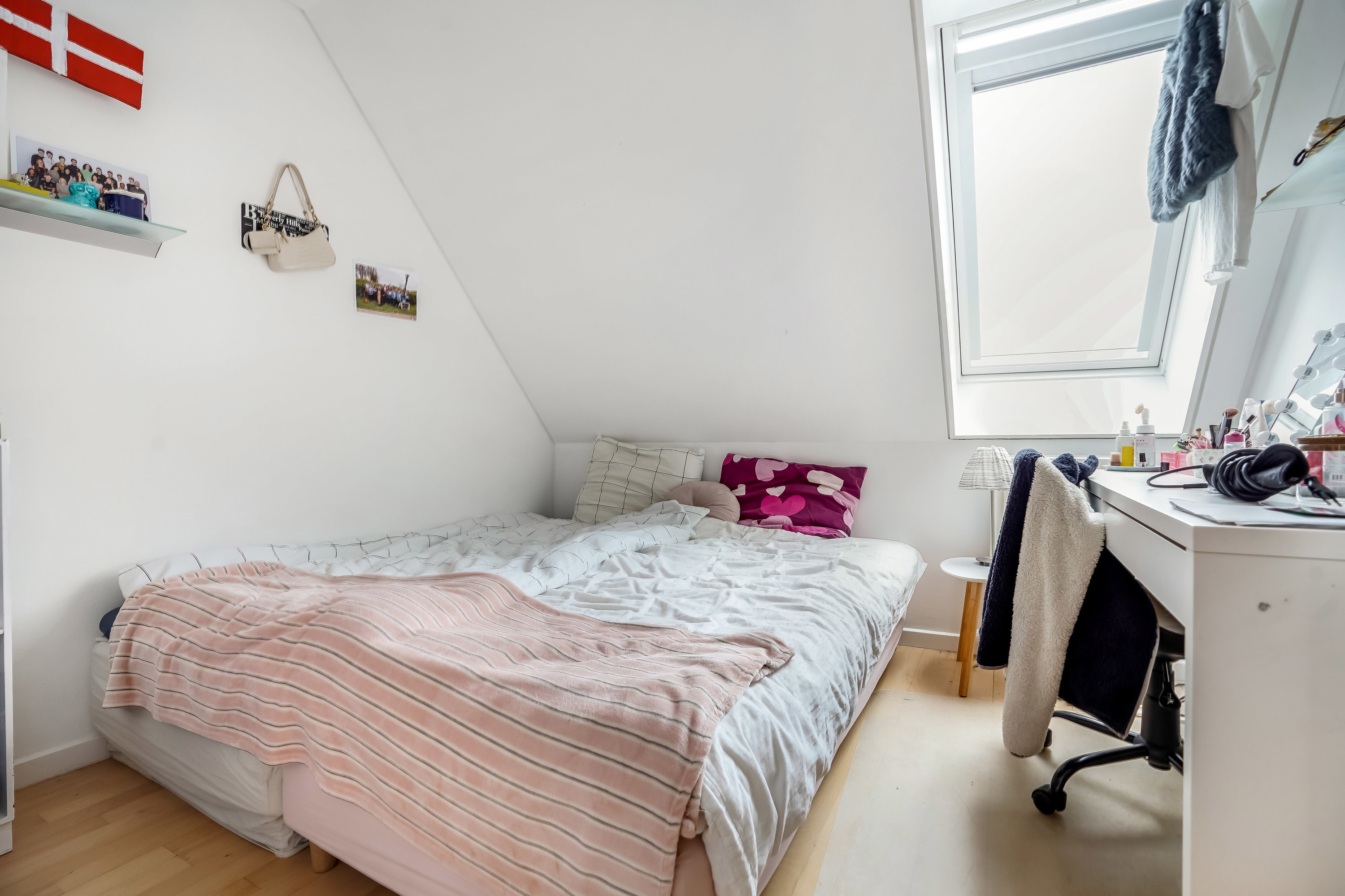 Fremhævet værelse billede i fuldskærmstilstand. Billede af Neder-Holluf-Vej 30L, 5220 Odense SØ