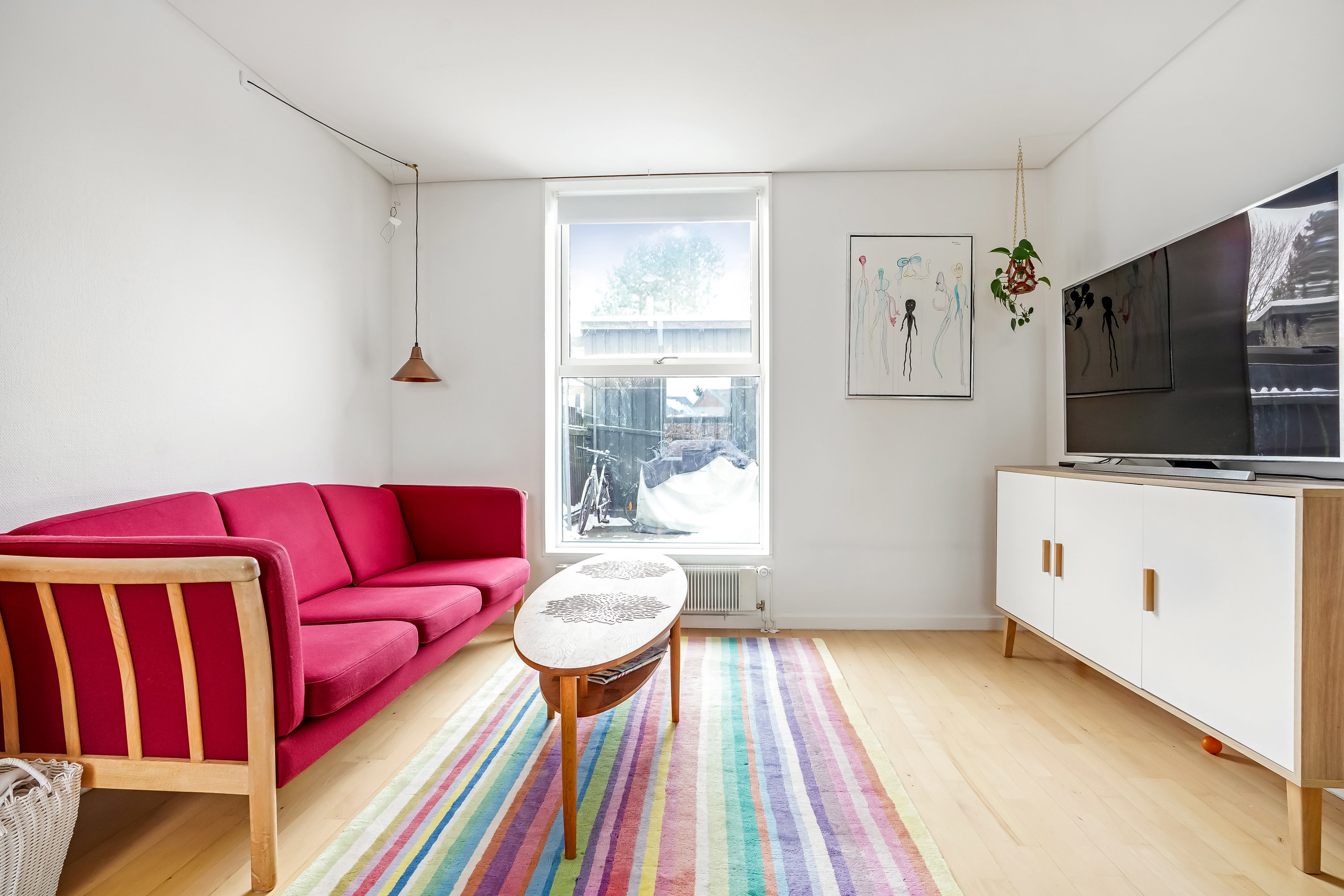 Fremhævet stue billede i fuldskærmstilstand. Billede af Neder-Holluf-Vej 30L, 5220 Odense SØ