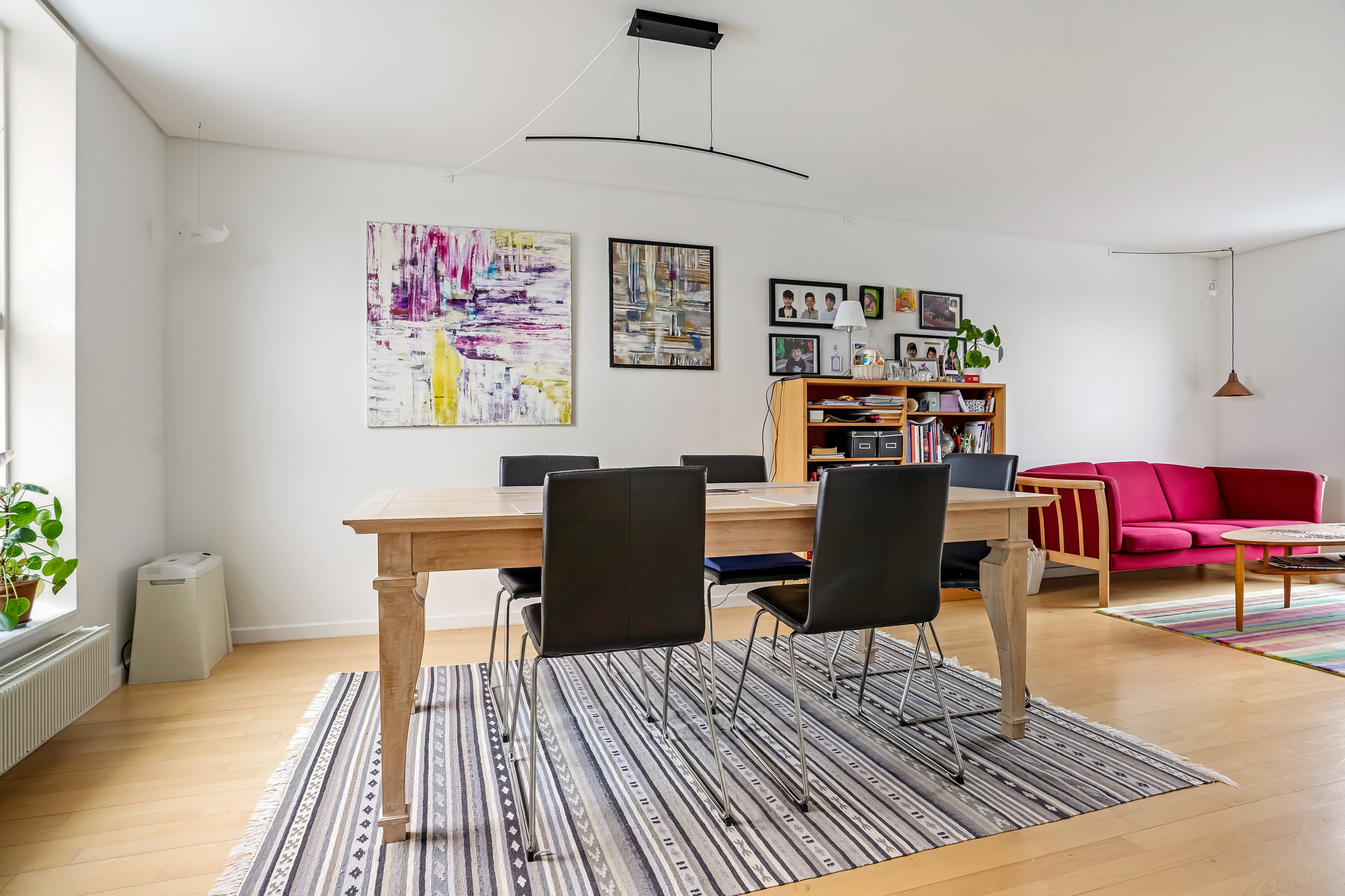 Fremhævet stue billede i fuldskærmstilstand. Billede af Neder-Holluf-Vej 30L, 5220 Odense SØ