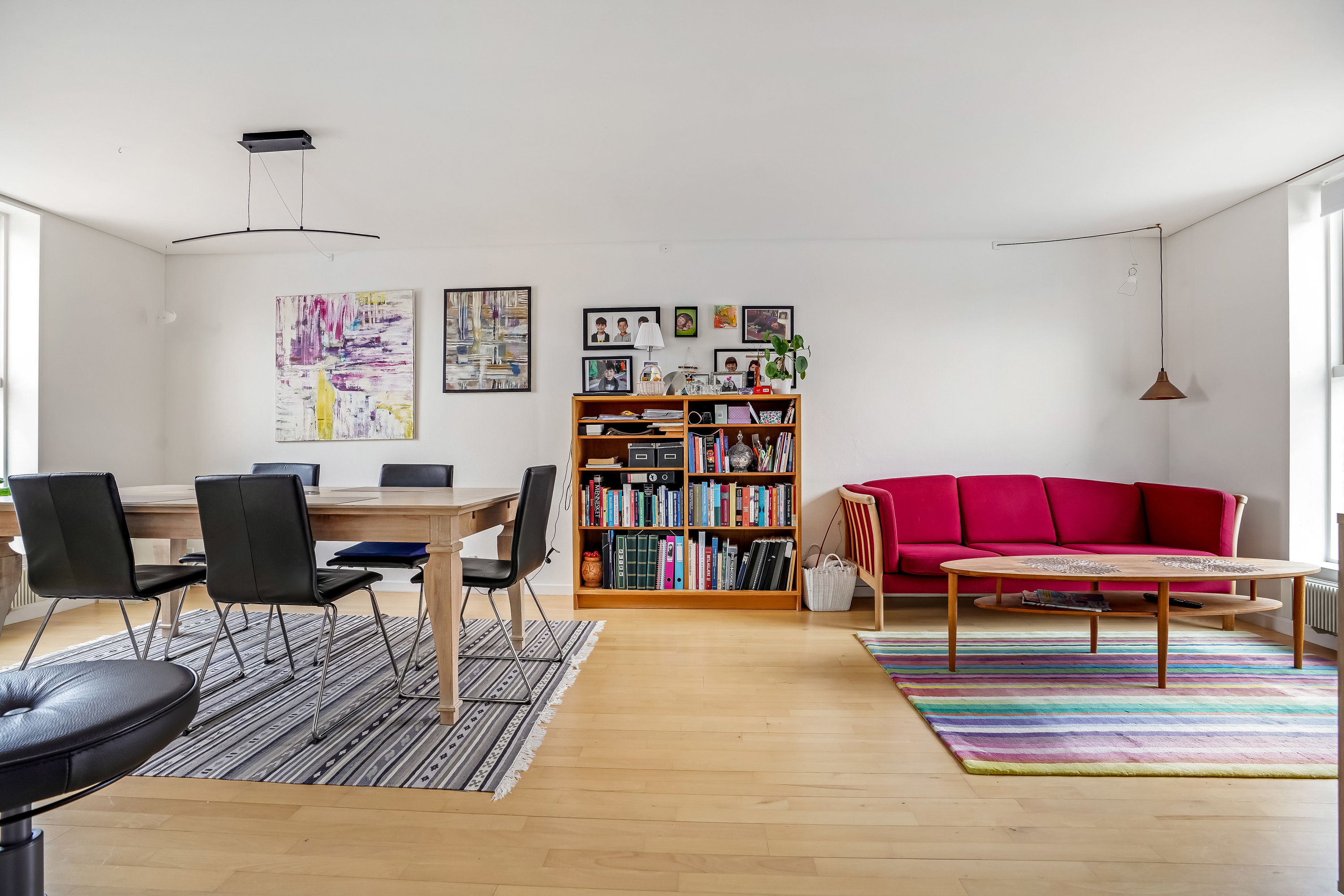 Fremhævet stue billede i fuldskærmstilstand. Billede af Neder-Holluf-Vej 30L, 5220 Odense SØ