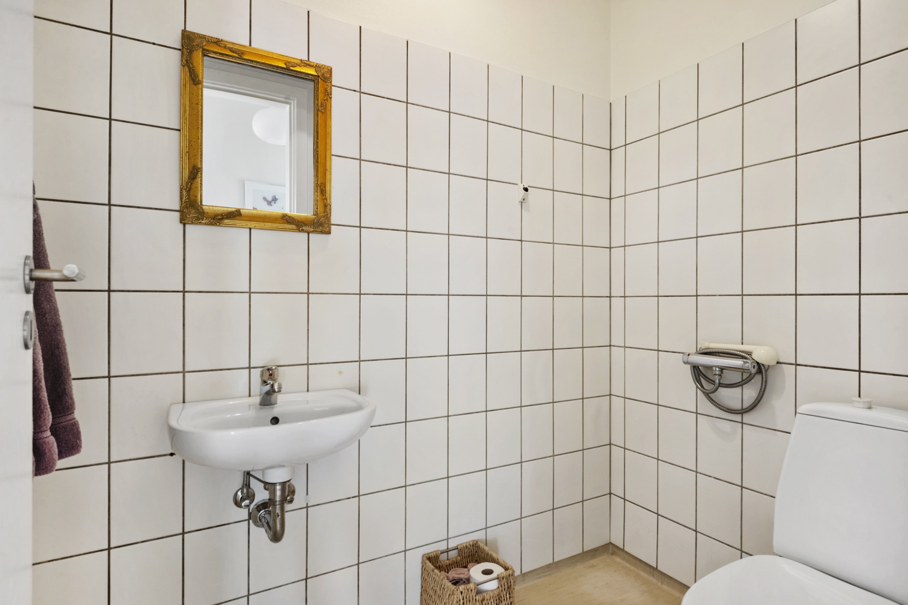 Fremhævet badeværelse billede i fuldskærmstilstand. Billede af Stampmøllevej 1A, 8300 Odder