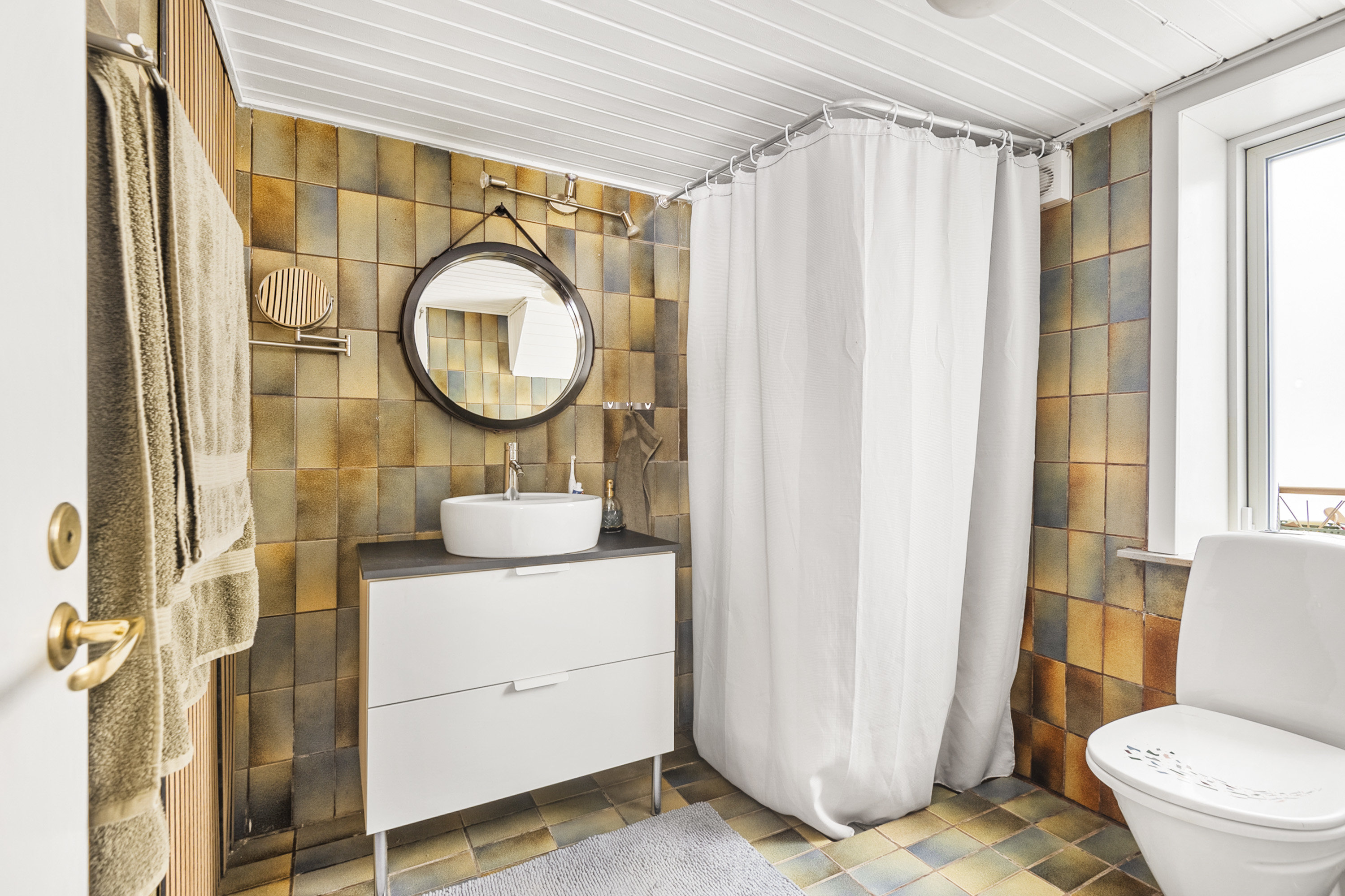 Fremhævet badeværelse billede i fuldskærmstilstand. Billede af Uhrevej 3, 6862 Tistrup