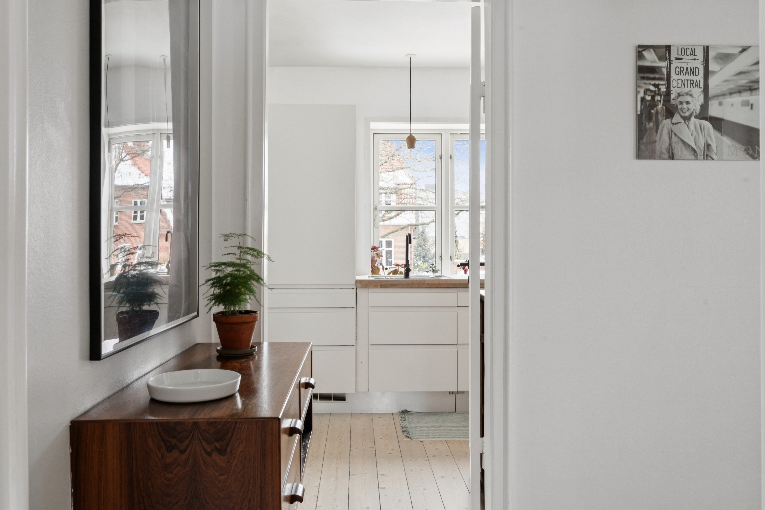 Fremhævet gang billede i fuldskærmstilstand. Billede af Vestre Alle 17, 9000 Aalborg