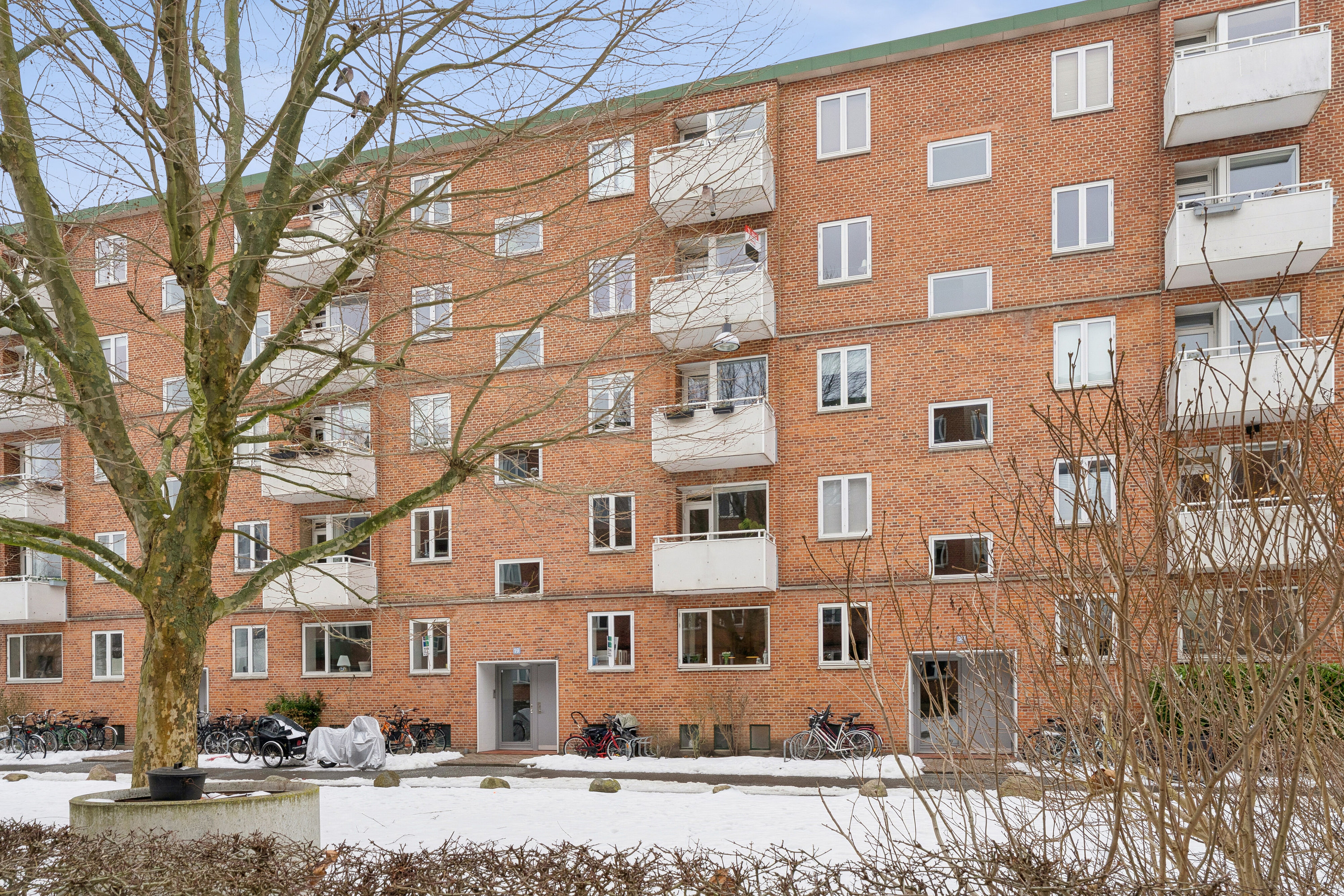 Fremhævet facade billede i fuldskærmstilstand. Billede af Reberbanegade 19, st.. tv., 2300 København S