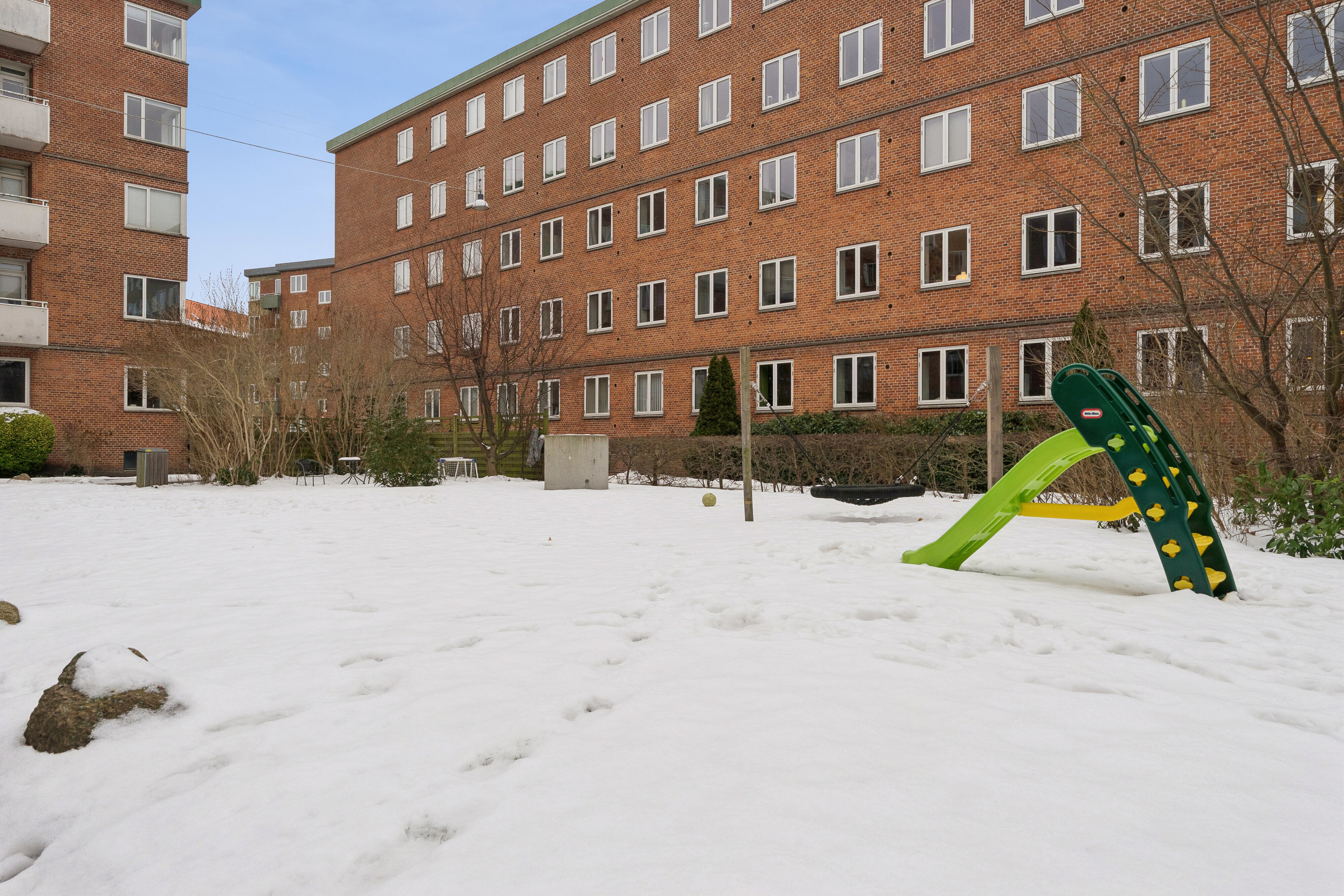 Fremhævet gårdmiljø billede i fuldskærmstilstand. Billede af Reberbanegade 19, st.. tv., 2300 København S