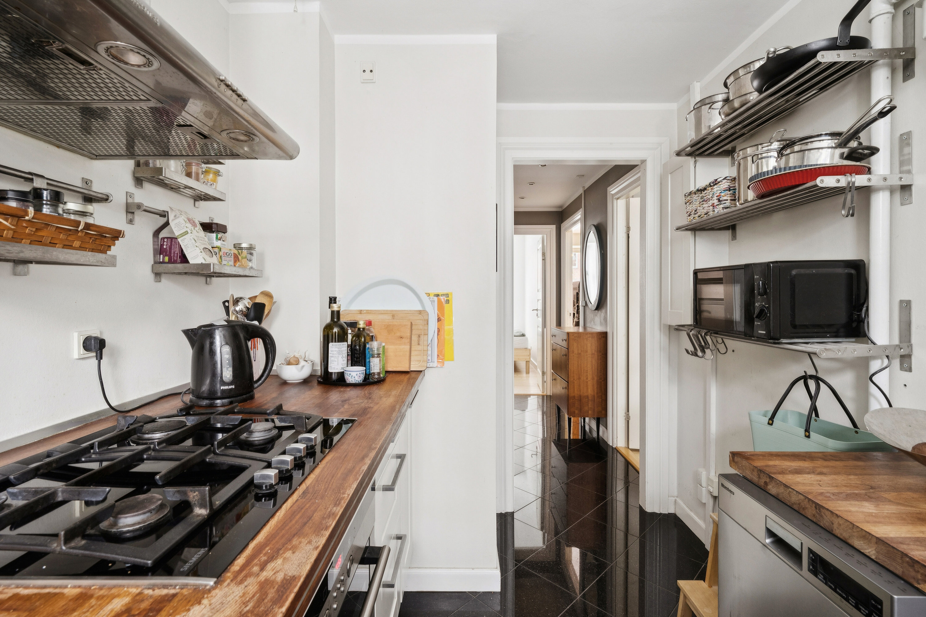 Fremhævet køkken billede i fuldskærmstilstand. Billede af Reberbanegade 19, st.. tv., 2300 København S