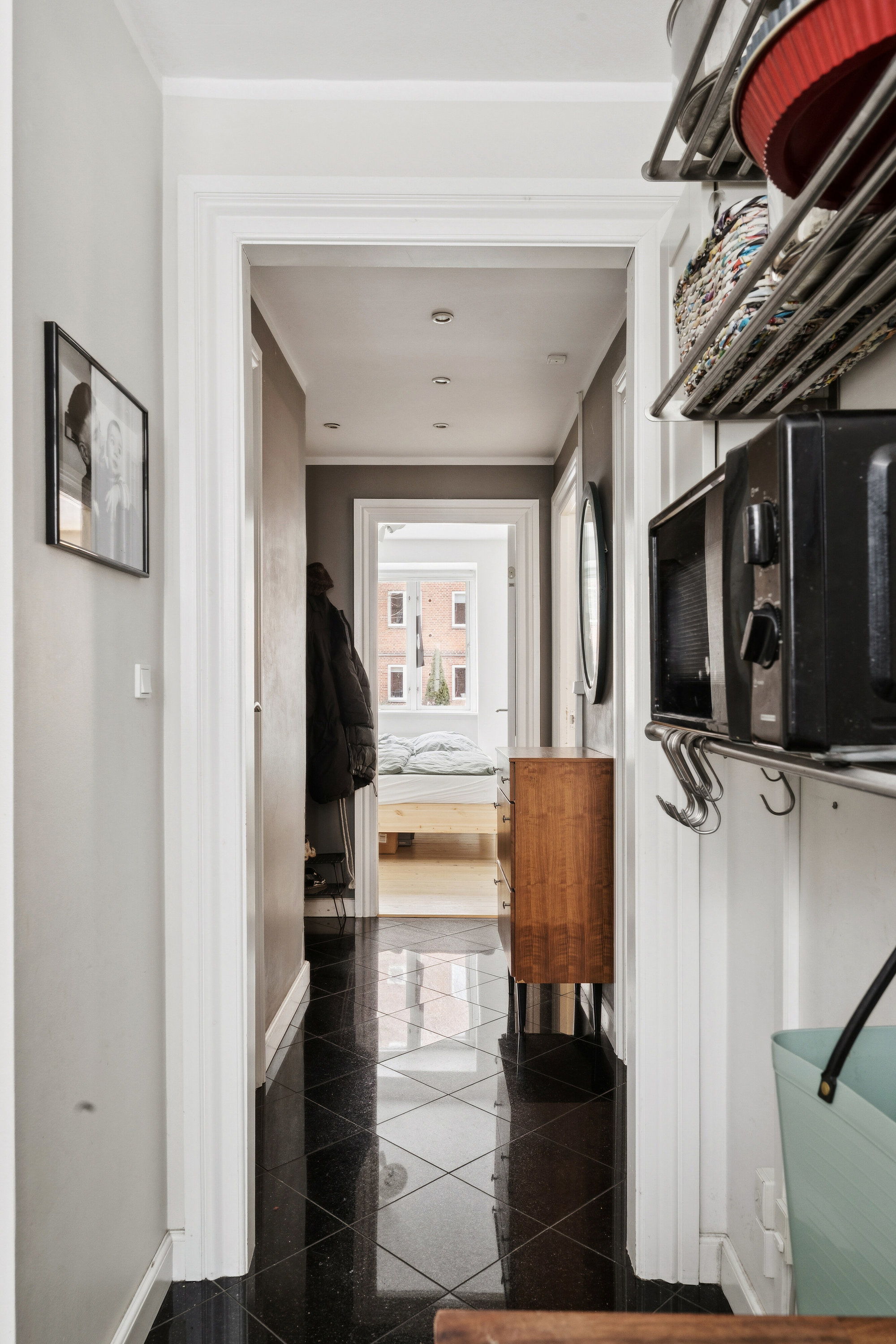 Fremhævet gang billede i fuldskærmstilstand. Billede af Reberbanegade 19, st.. tv., 2300 København S