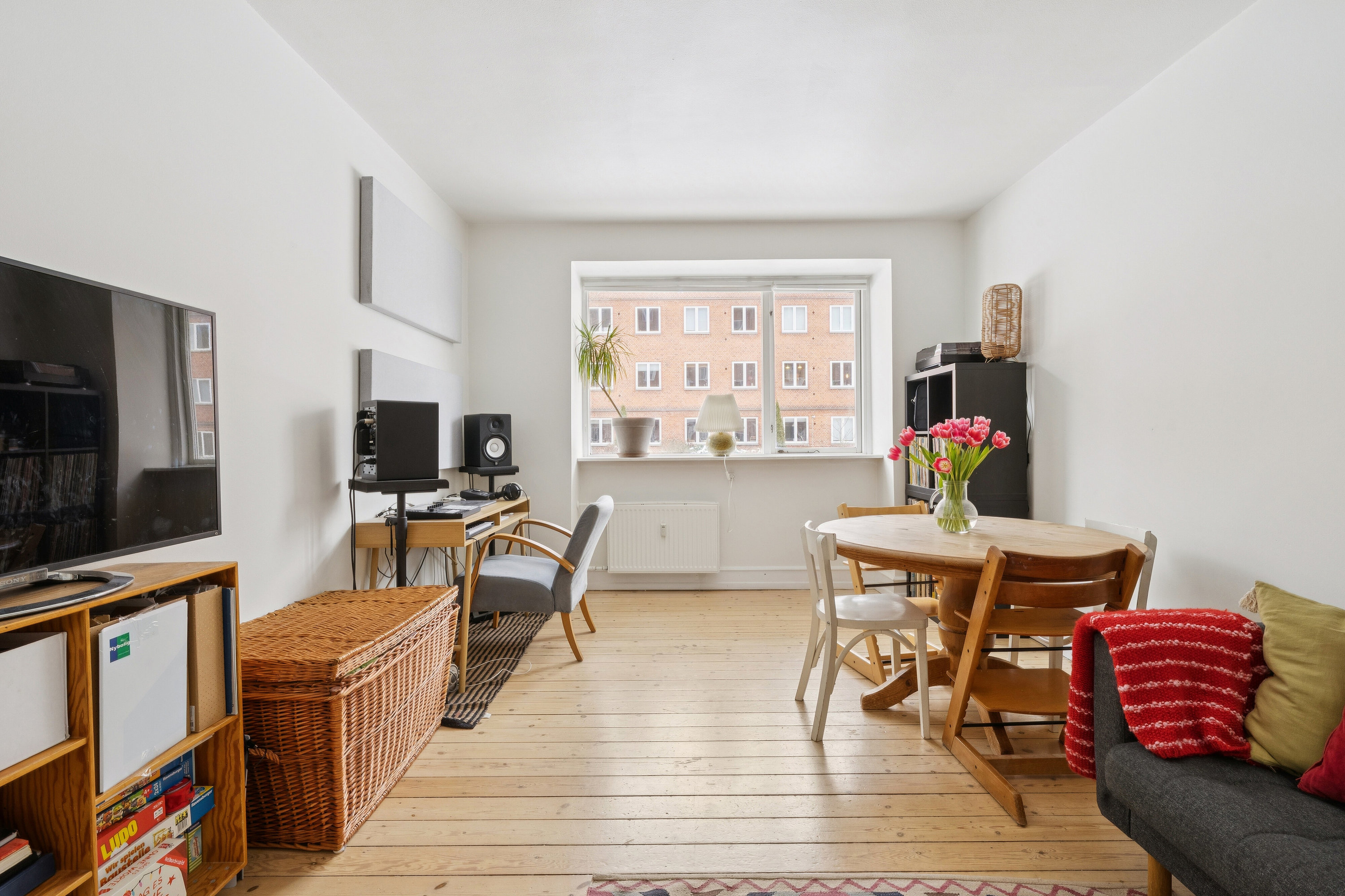 Fremhævet stue billede i fuldskærmstilstand. Billede af Reberbanegade 19, st.. tv., 2300 København S