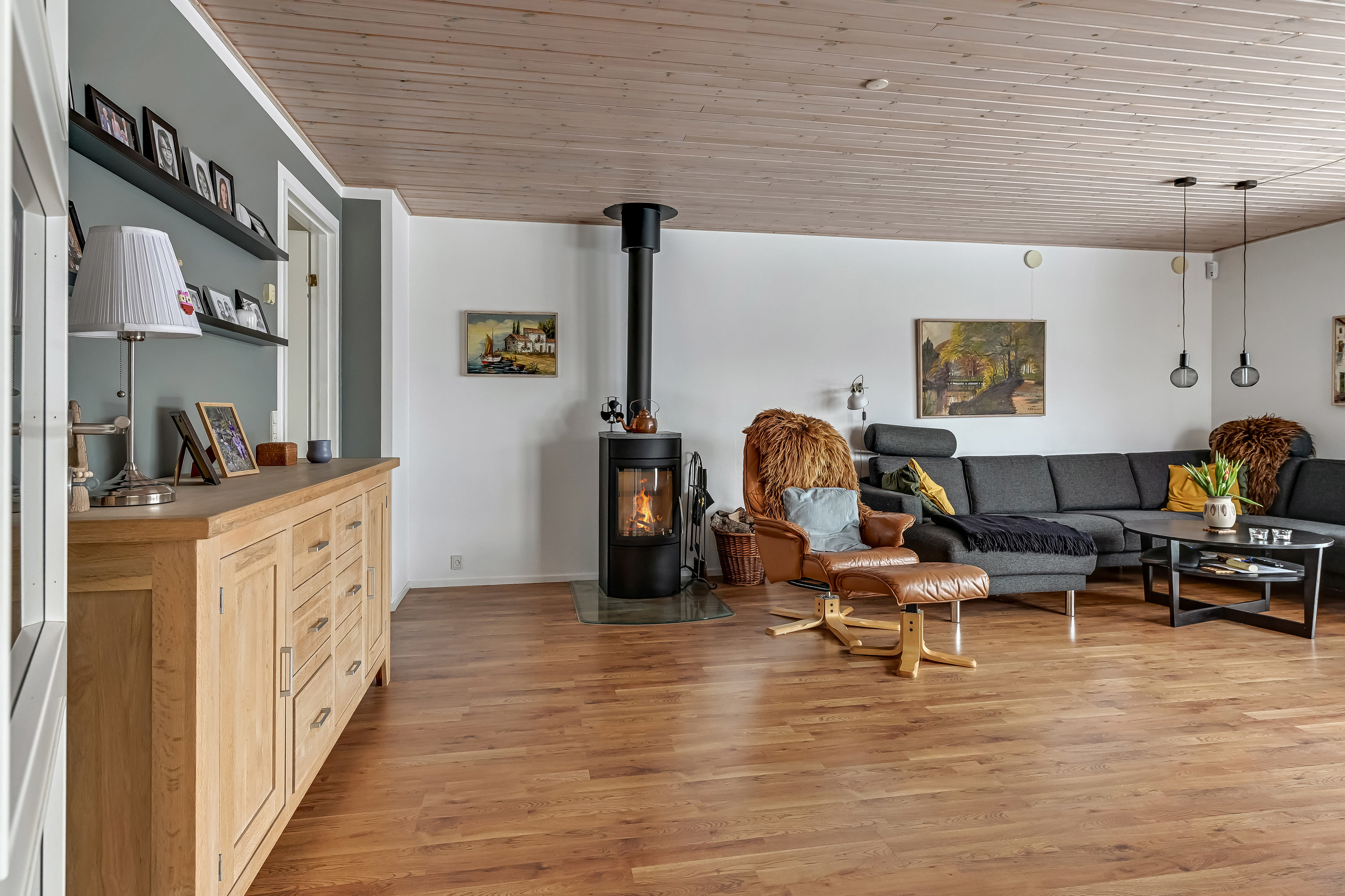 Fremhævet stue billede i fuldskærmstilstand. Billede af Lærkehøj 19, 6840 Oksbøl