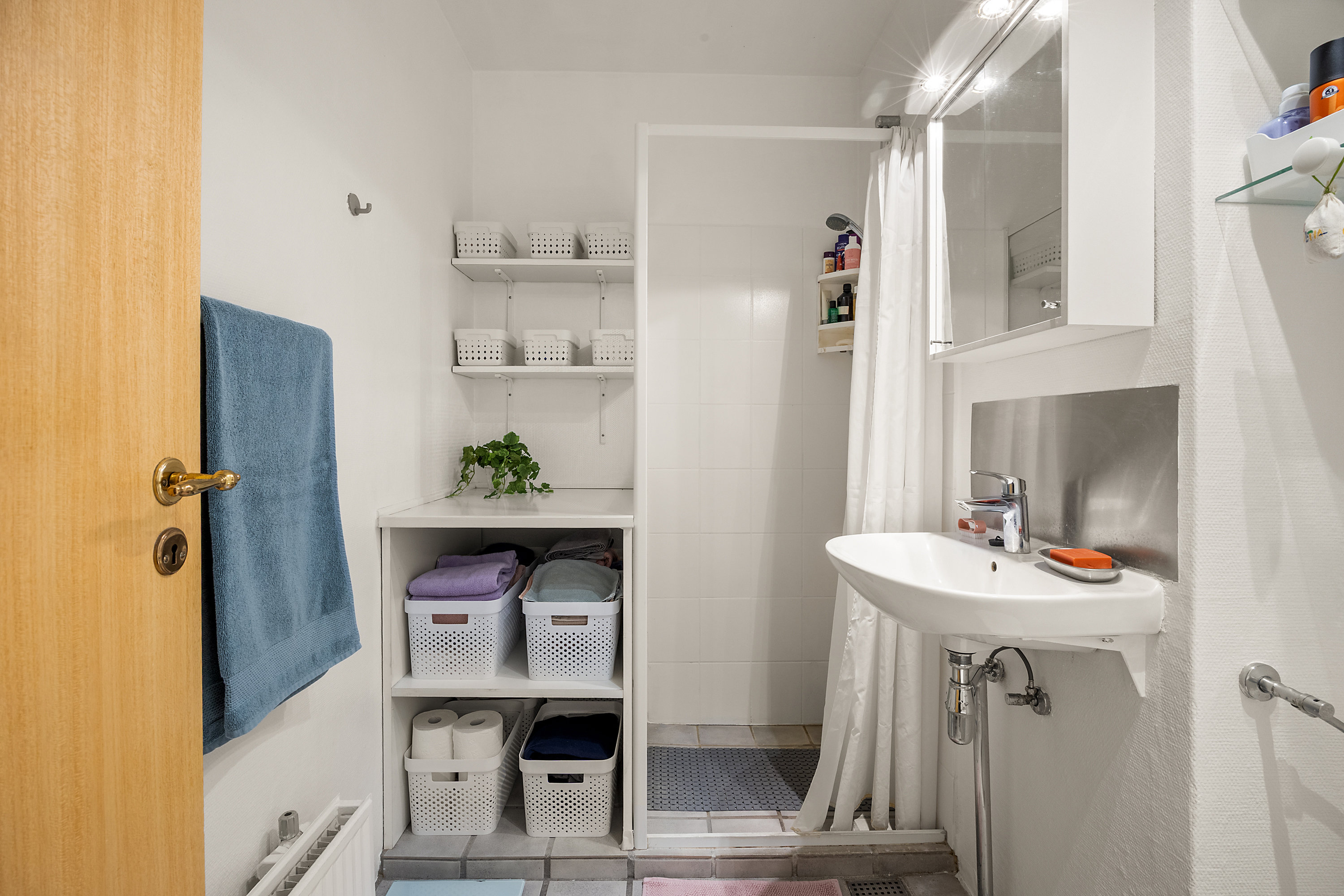 Fremhævet badeværelse billede i fuldskærmstilstand. Billede af Vester Søgade 16, 2. th., 1601 København V