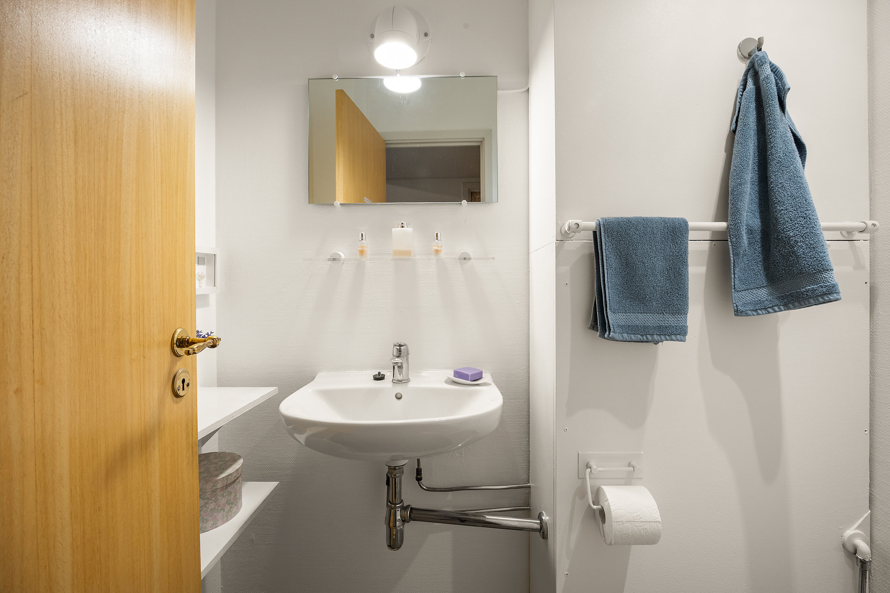 Fremhævet toilet billede i fuldskærmstilstand. Billede af Vester Søgade 16, 2. th., 1601 København V