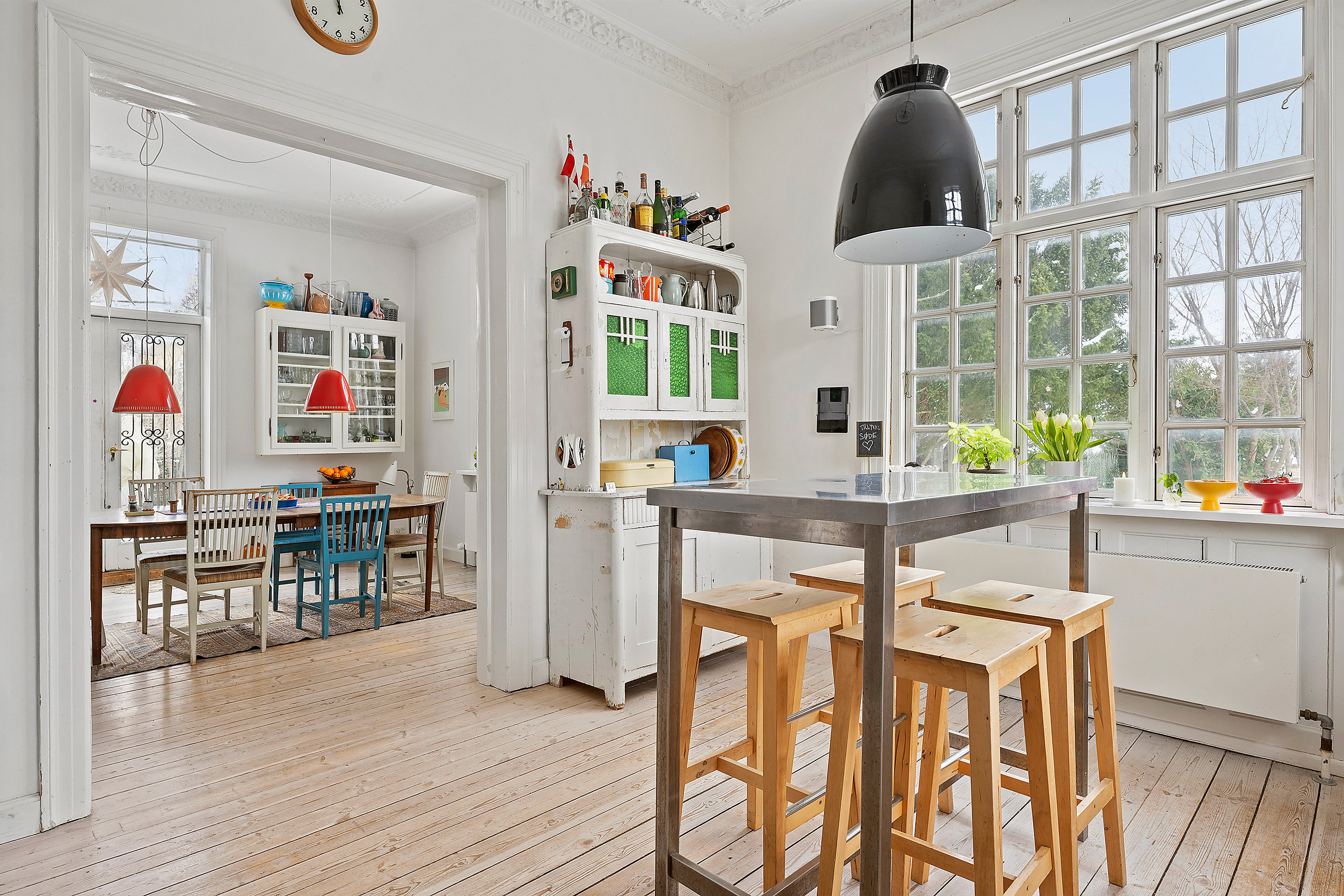 Fremhævet spisestue billede i fuldskærmstilstand. Billede af Efterårsvej 2, 2920 Charlottenlund