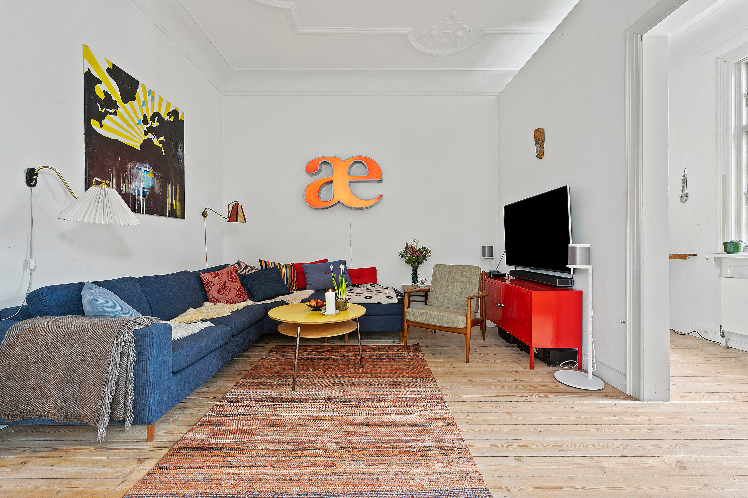 Fremhævet stue billede i fuldskærmstilstand. Billede af Efterårsvej 2, 2920 Charlottenlund