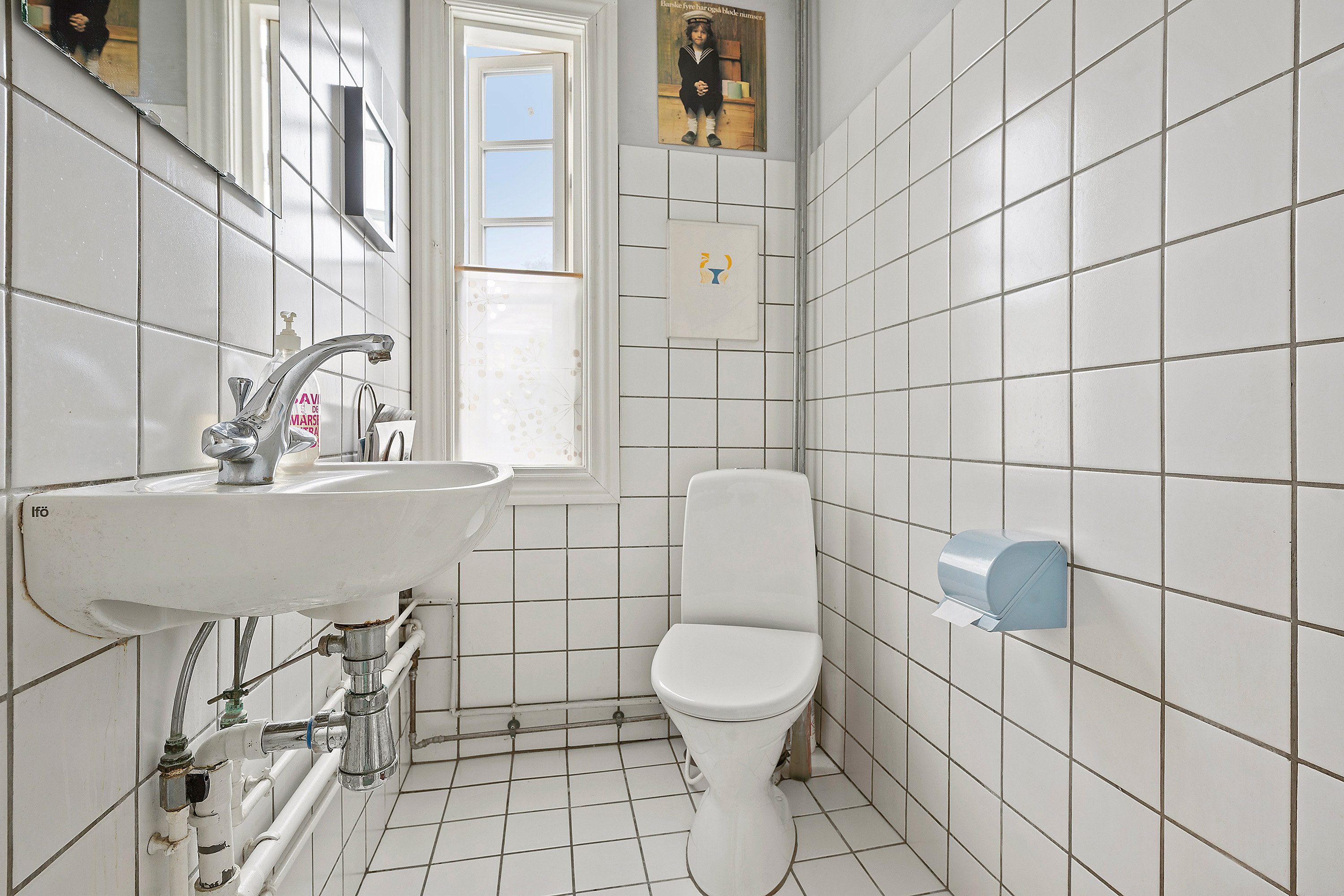 Fremhævet badeværelse billede i fuldskærmstilstand. Billede af Efterårsvej 2, 2920 Charlottenlund