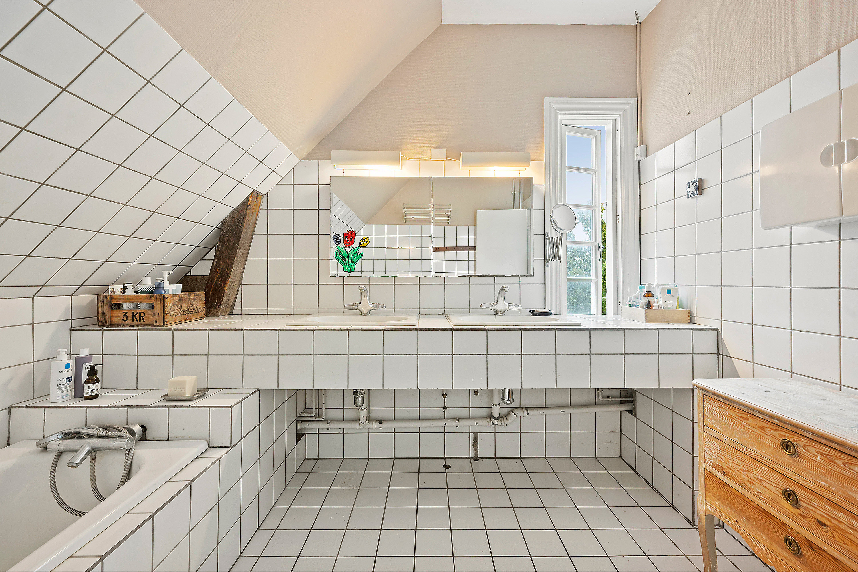 Fremhævet badeværelse billede i fuldskærmstilstand. Billede af Efterårsvej 2, 2920 Charlottenlund