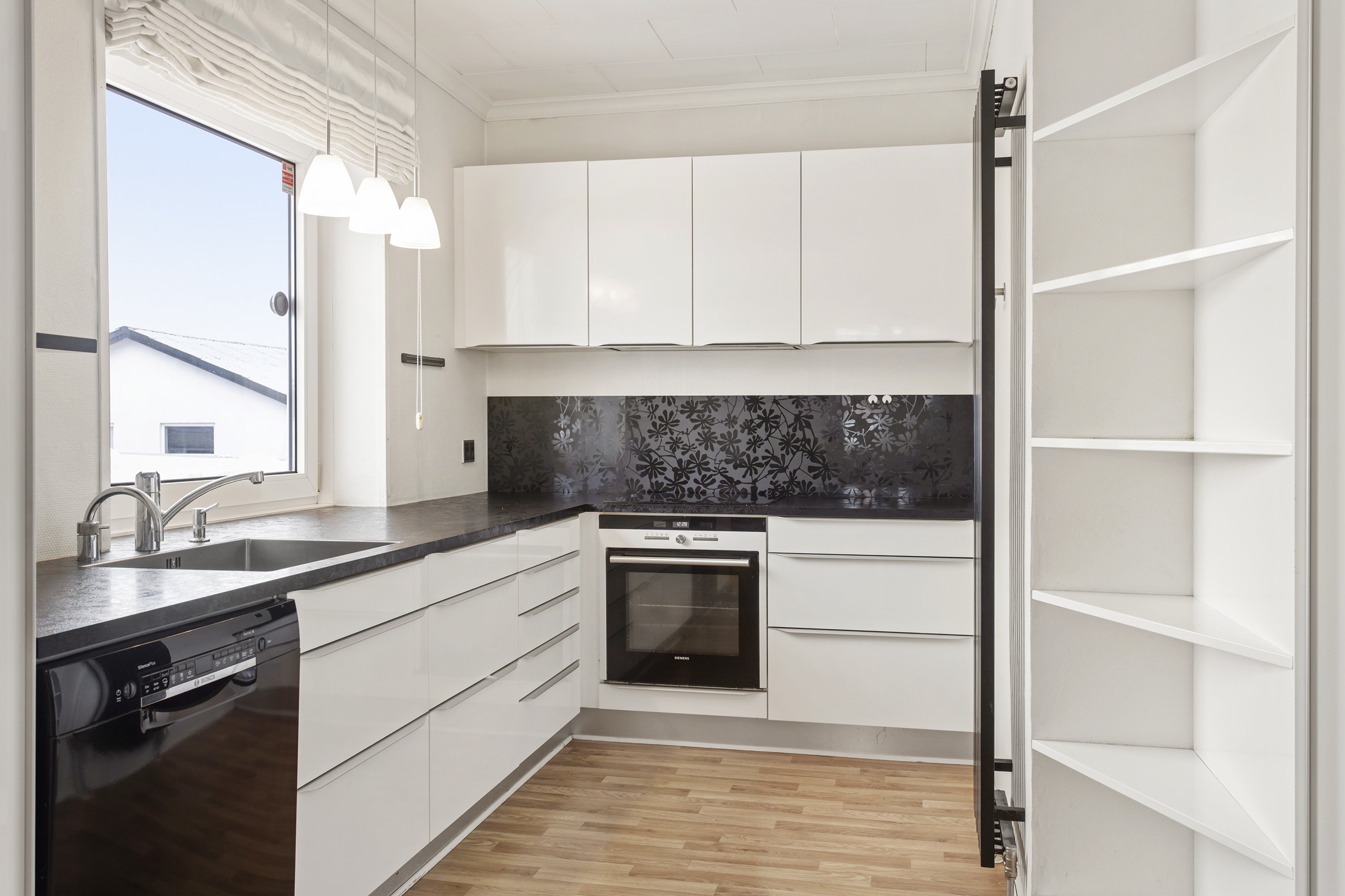 Fremhævet køkken billede i fuldskærmstilstand. Billede af Agnethevej 32, 9900 Frederikshavn