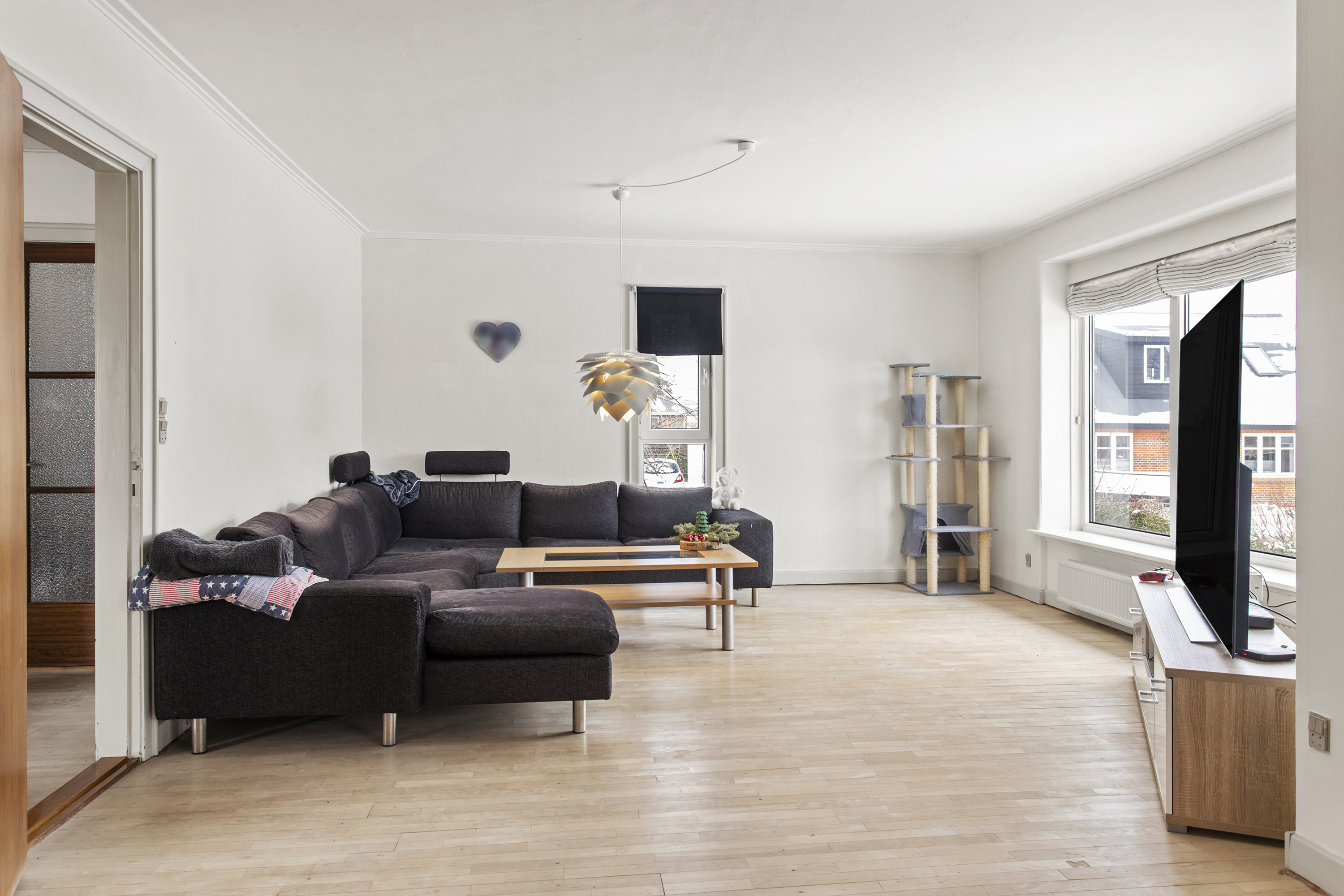 Fremhævet stue billede i fuldskærmstilstand. Billede af Agnethevej 32, 9900 Frederikshavn