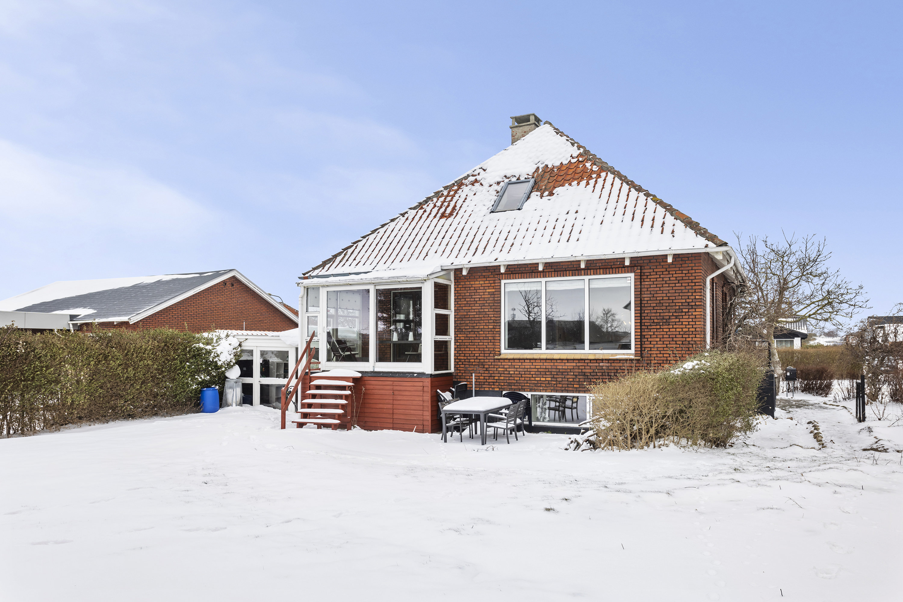 Fremhævet facade billede i fuldskærmstilstand. Billede af Agnethevej 32, 9900 Frederikshavn