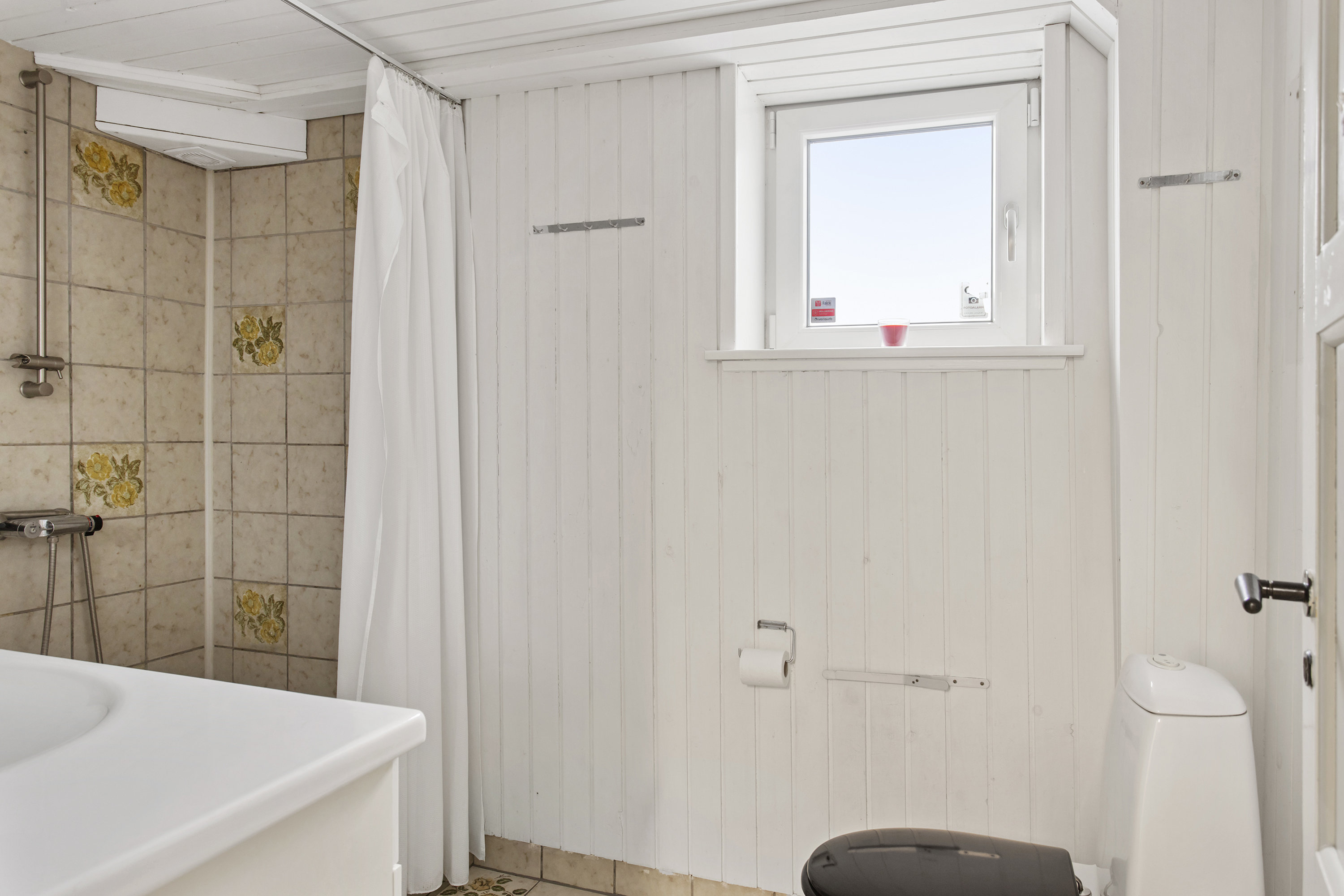 Fremhævet badeværelse billede i fuldskærmstilstand. Billede af Agnethevej 32, 9900 Frederikshavn