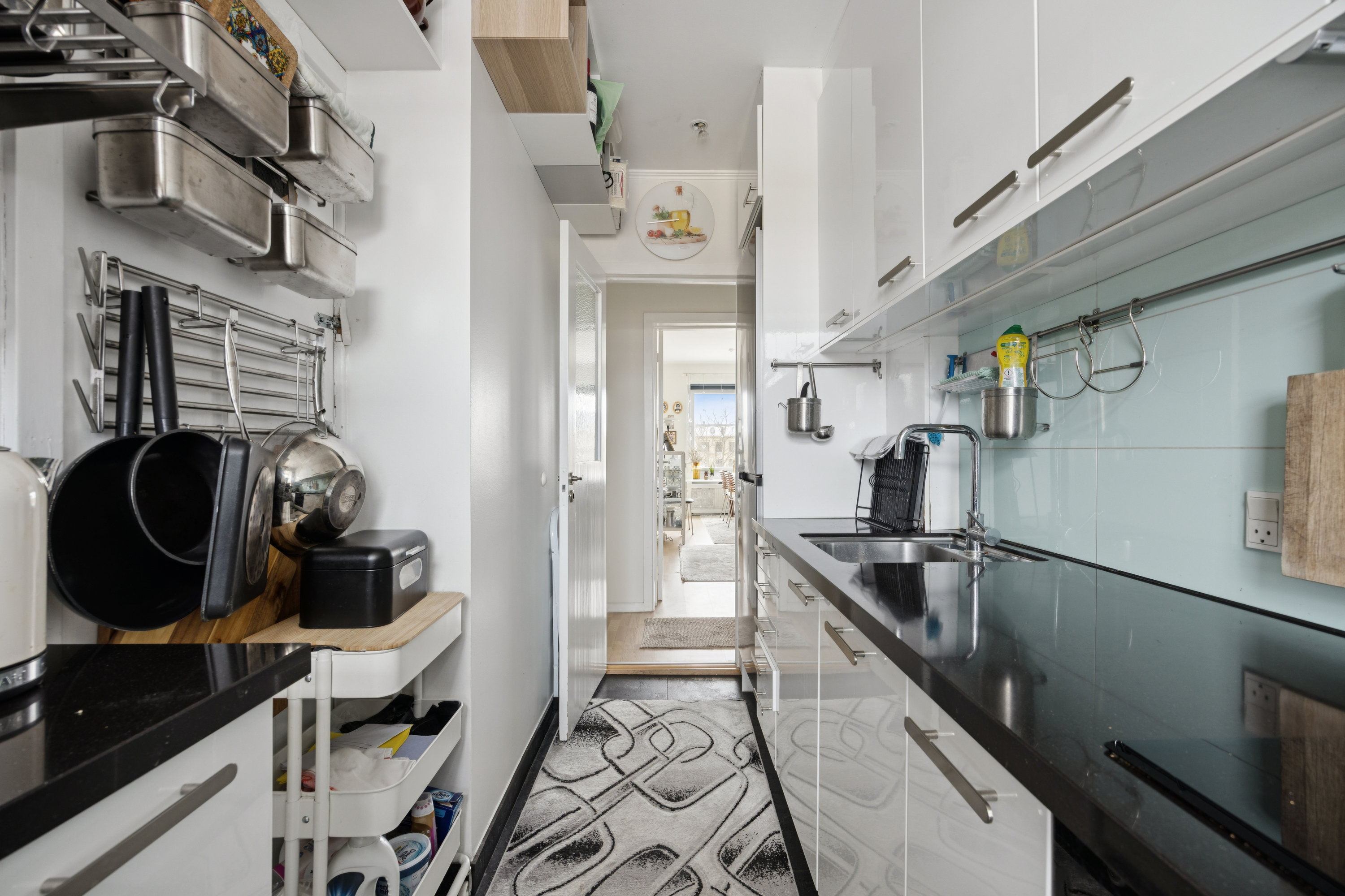 Fremhævet køkken billede i fuldskærmstilstand. Billede af Aksel Møllers Have 22, 4. tv., 2000 Frederiksberg