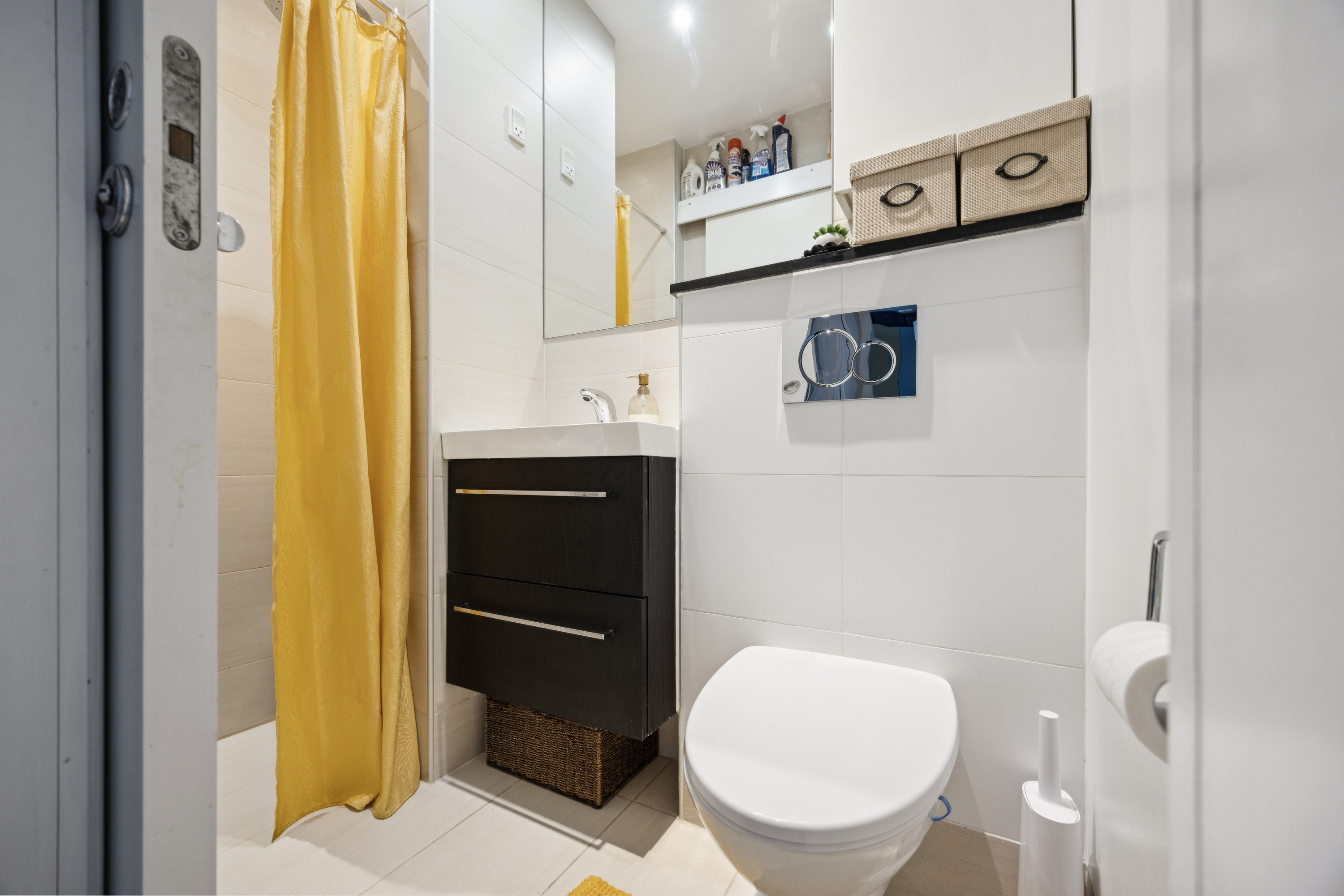 Fremhævet badeværelse billede i fuldskærmstilstand. Billede af Aksel Møllers Have 22, 4. tv., 2000 Frederiksberg