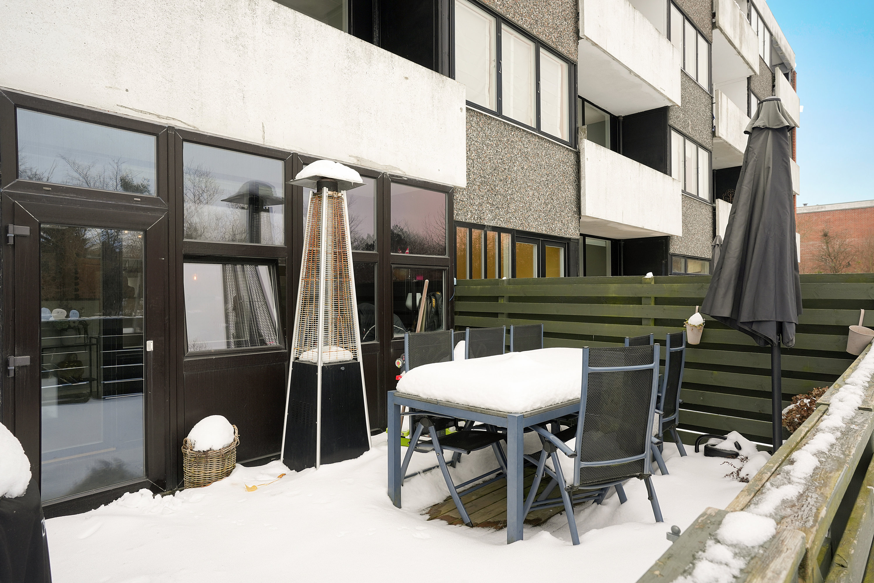 Fremhævet terrasse billede i fuldskærmstilstand. Billede af Teglgårdsvej 403, st.. th., 3050 Humlebæk