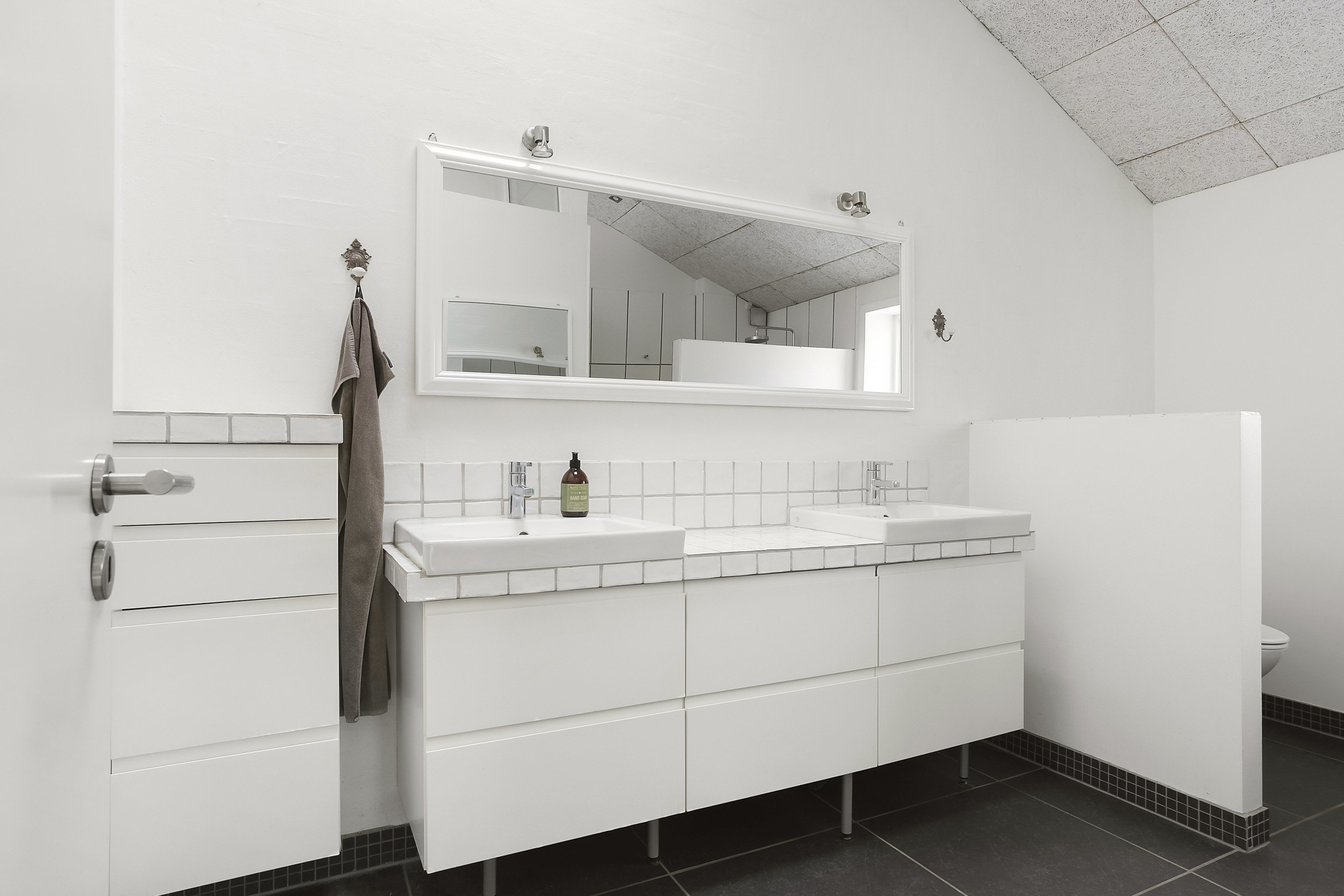 Fremhævet badeværelse billede i fuldskærmstilstand. Billede af Tværgade 16, 6621 Gesten