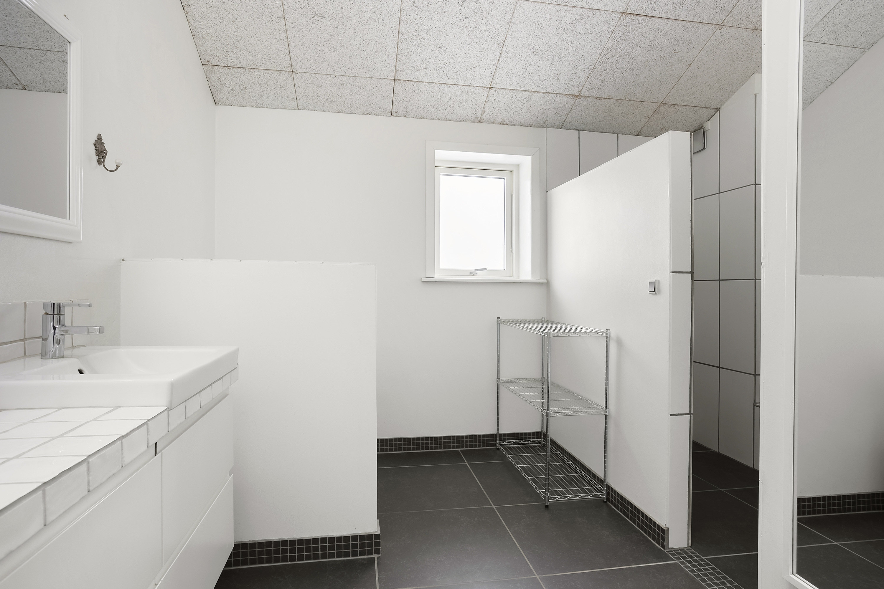 Fremhævet badeværelse billede i fuldskærmstilstand. Billede af Tværgade 16, 6621 Gesten