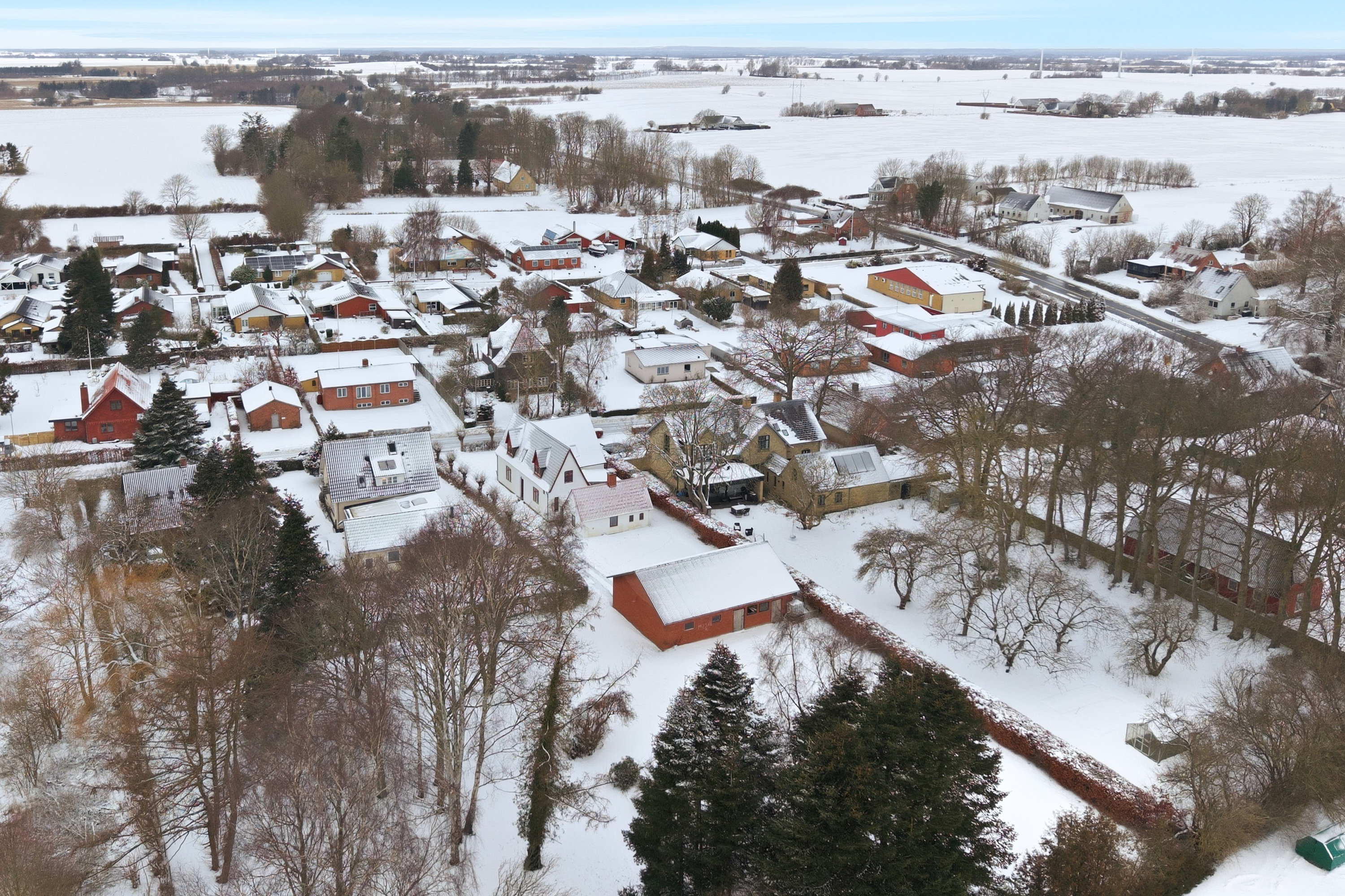 Fremhævet luftfoto billede i fuldskærmstilstand. Billede af Stationsvej 9, Uggerslev, 5450 Otterup