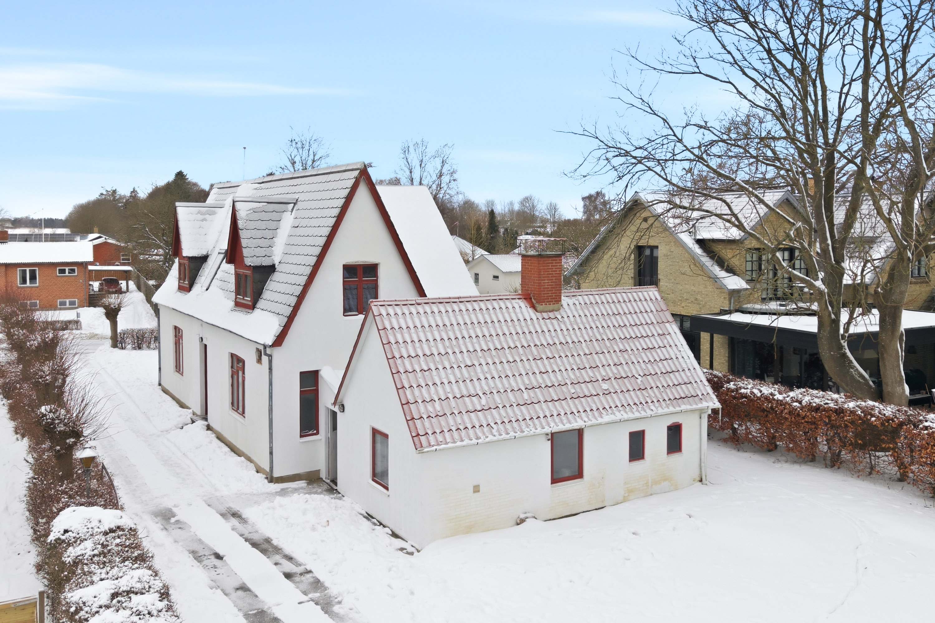 Fremhævet facade billede i fuldskærmstilstand. Billede af Stationsvej 9, Uggerslev, 5450 Otterup
