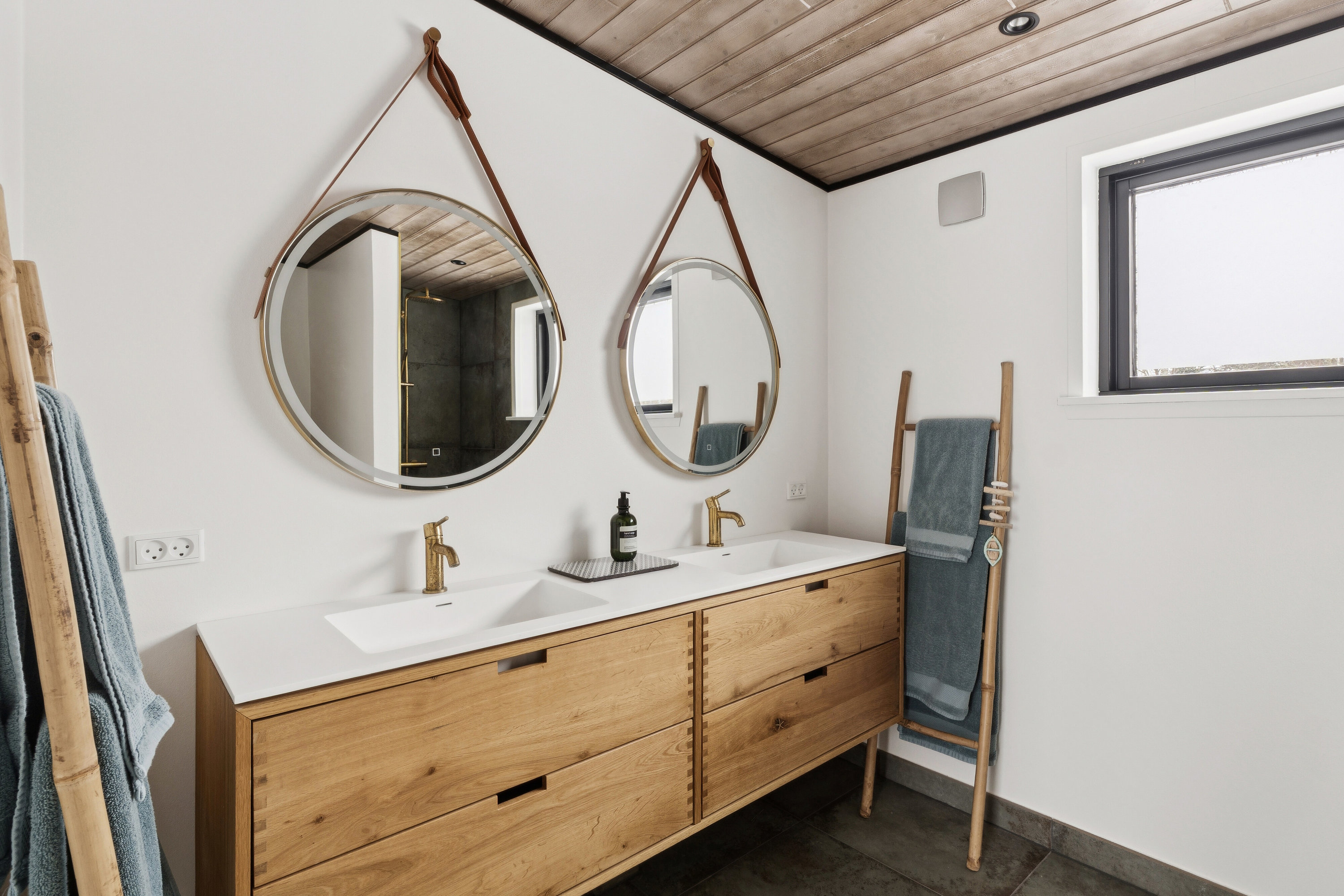 Fremhævet badeværelse i anneks  billede i fuldskærmstilstand. Billede af Tennisvej 5, 3100 Hornbæk