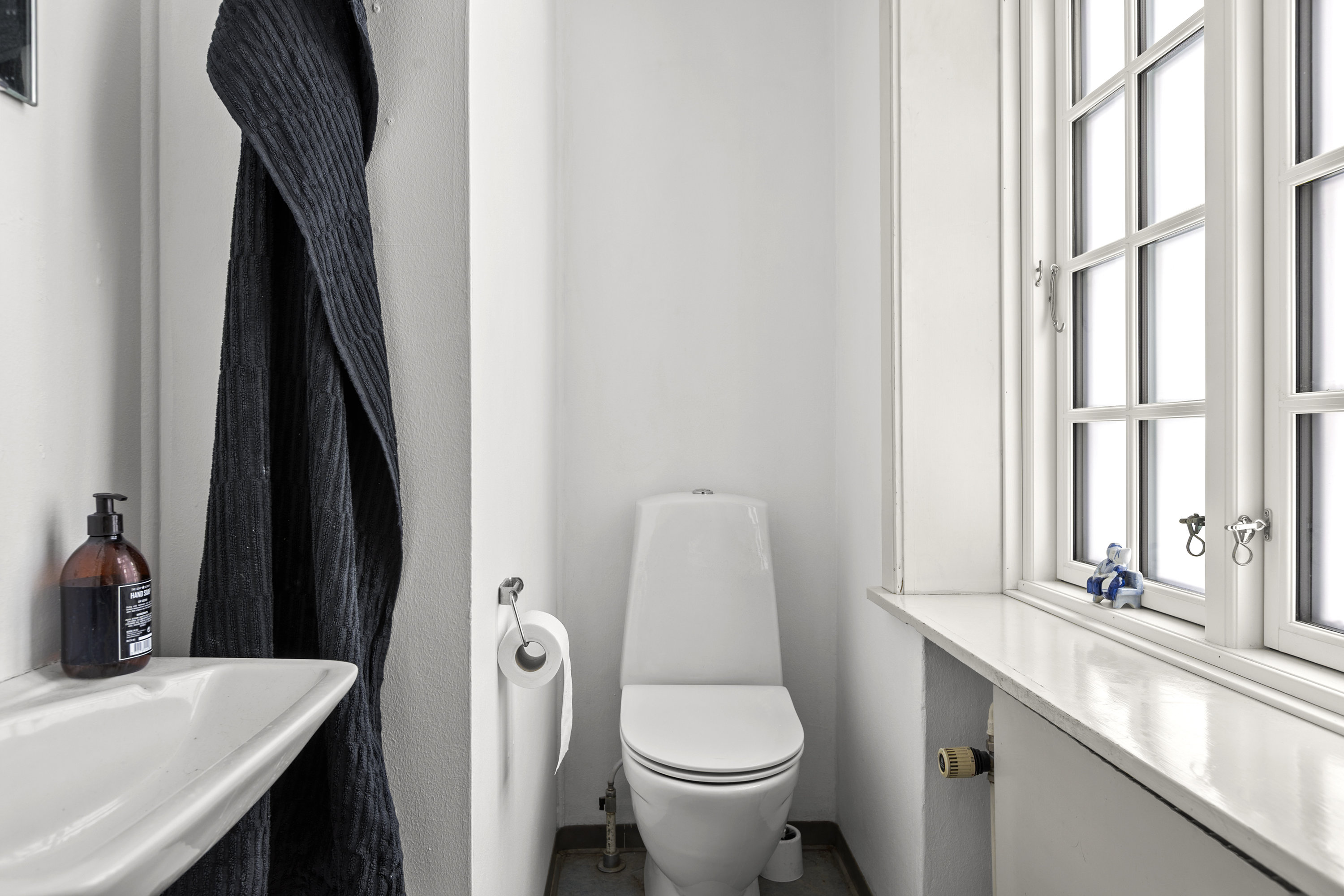 Fremhævet toilet billede i fuldskærmstilstand. Billede af Doktorhaven 4, 4293 Dianalund